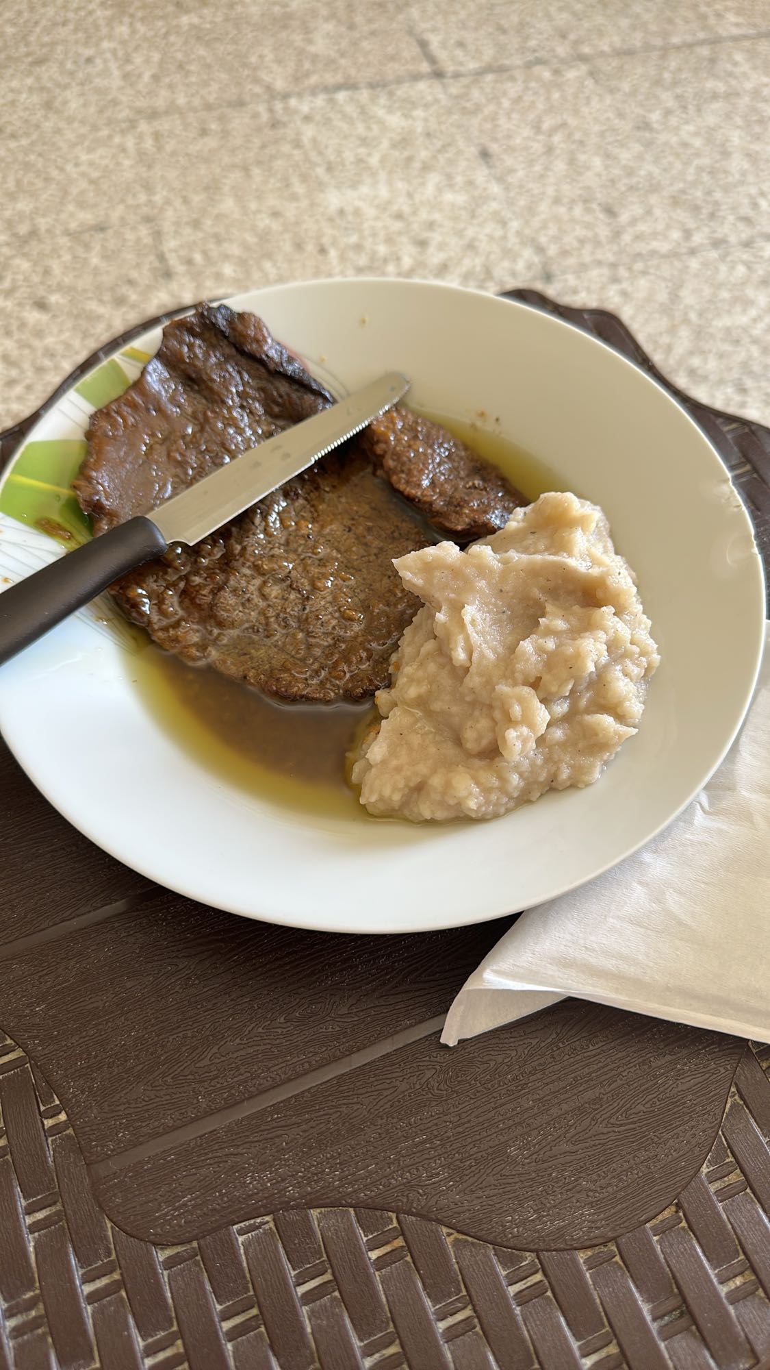Steak with mashed potatoes