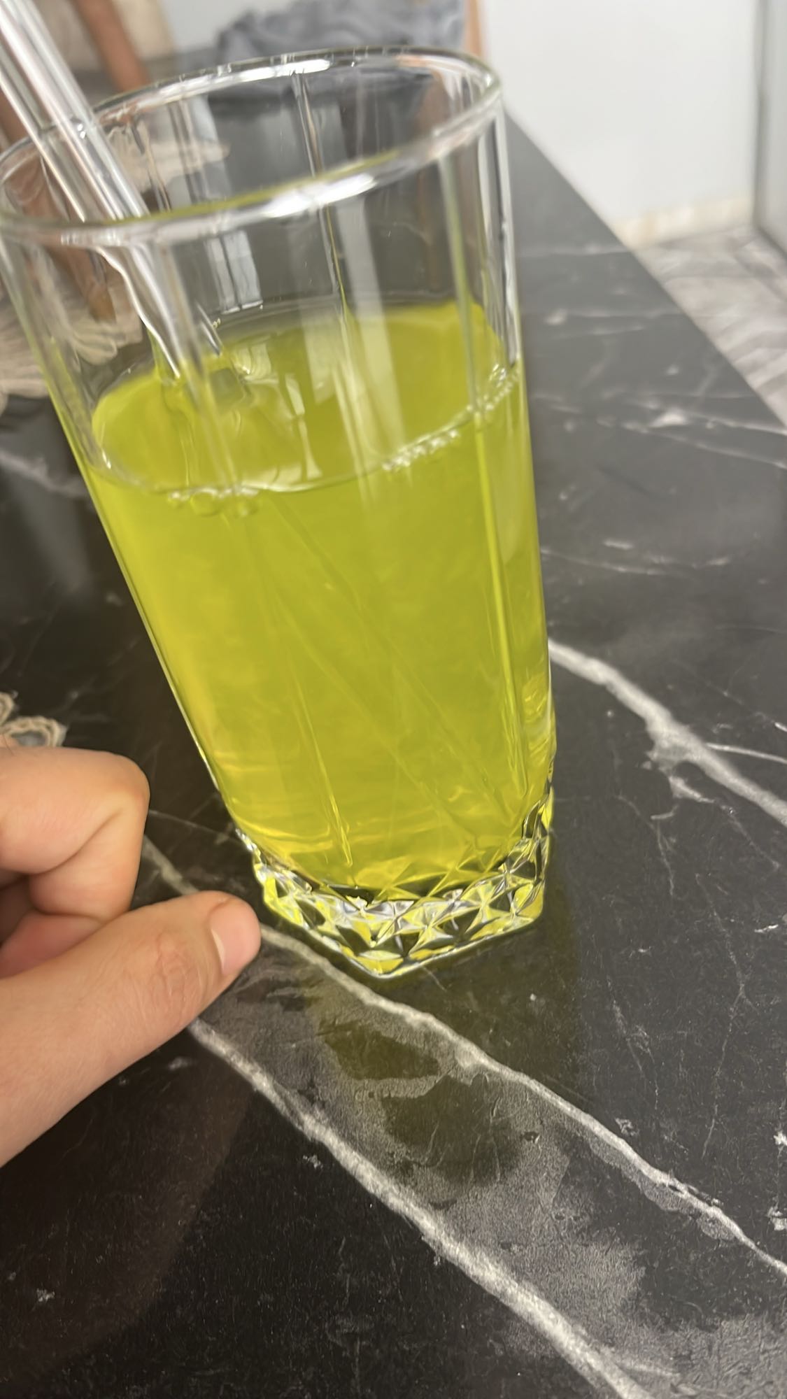 Limon aromalı içecek