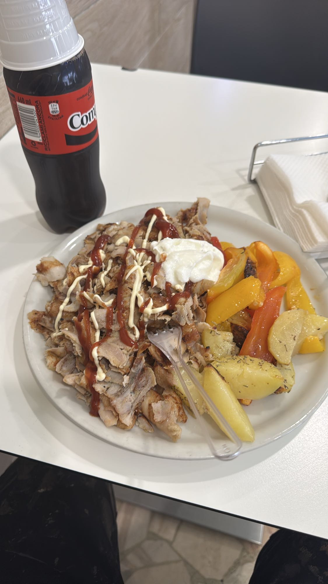 Kebap tabak ve kola