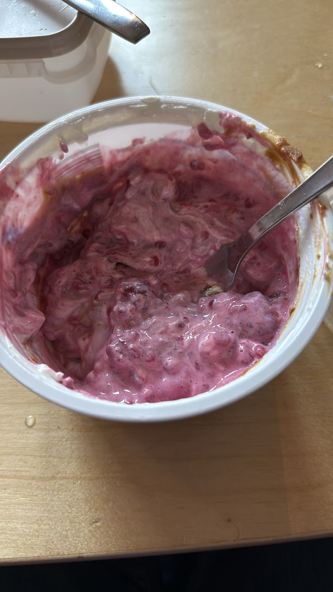 Bär-yoghurt skål