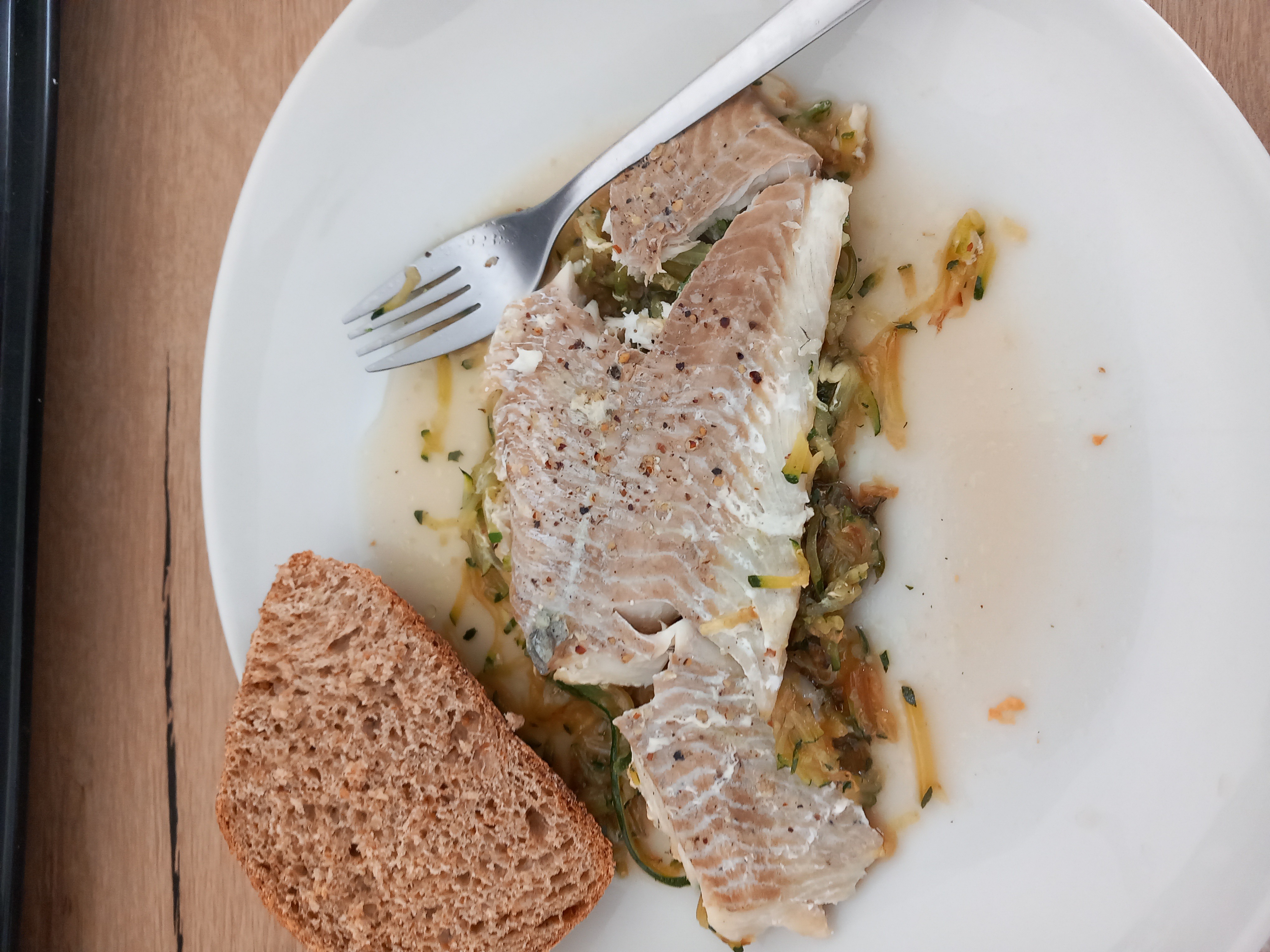 Poisson vapeur et pain complet