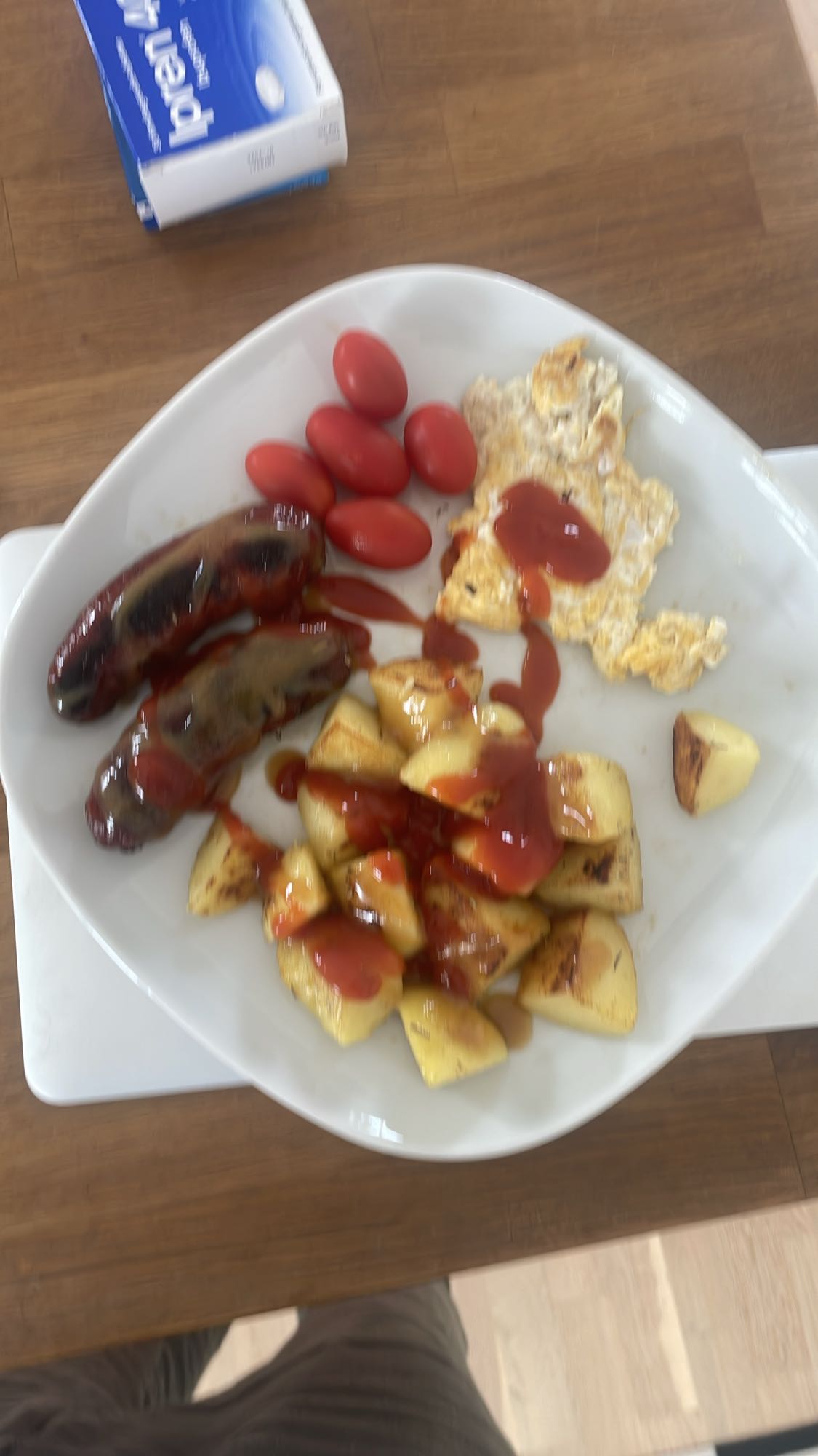 Korv med potatis och ägg