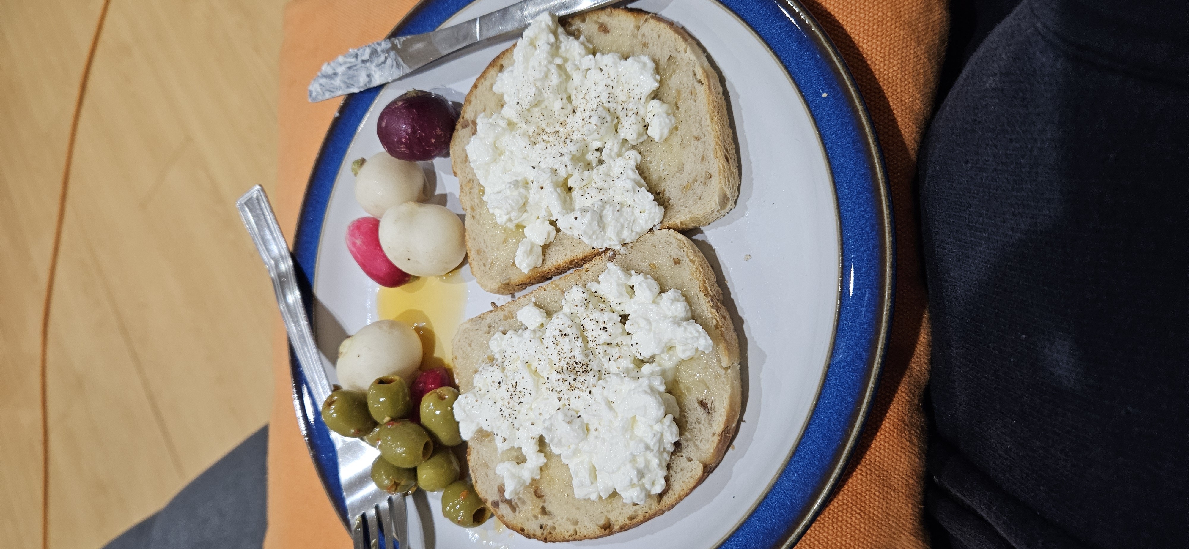 Cottage Toast & Veggies