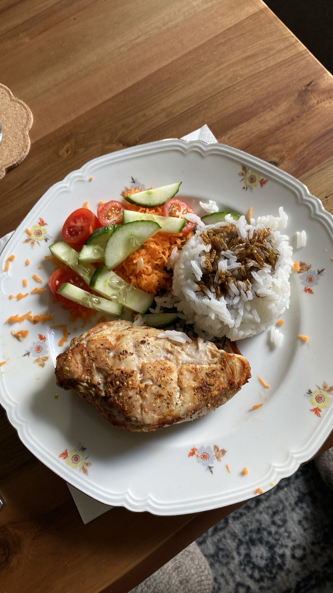 Kyckling med ris och sallad