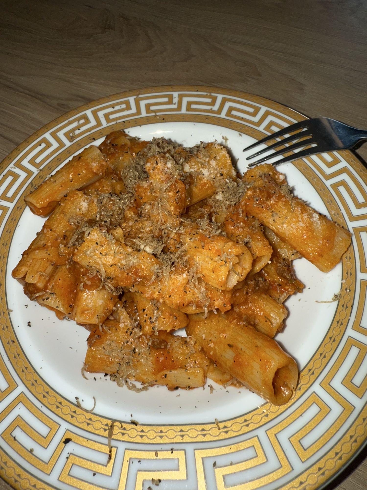 Paste rigatoni cu sos roșu