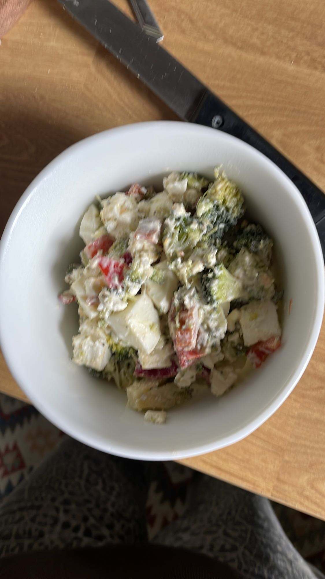 Sałatka z warzywami i serem