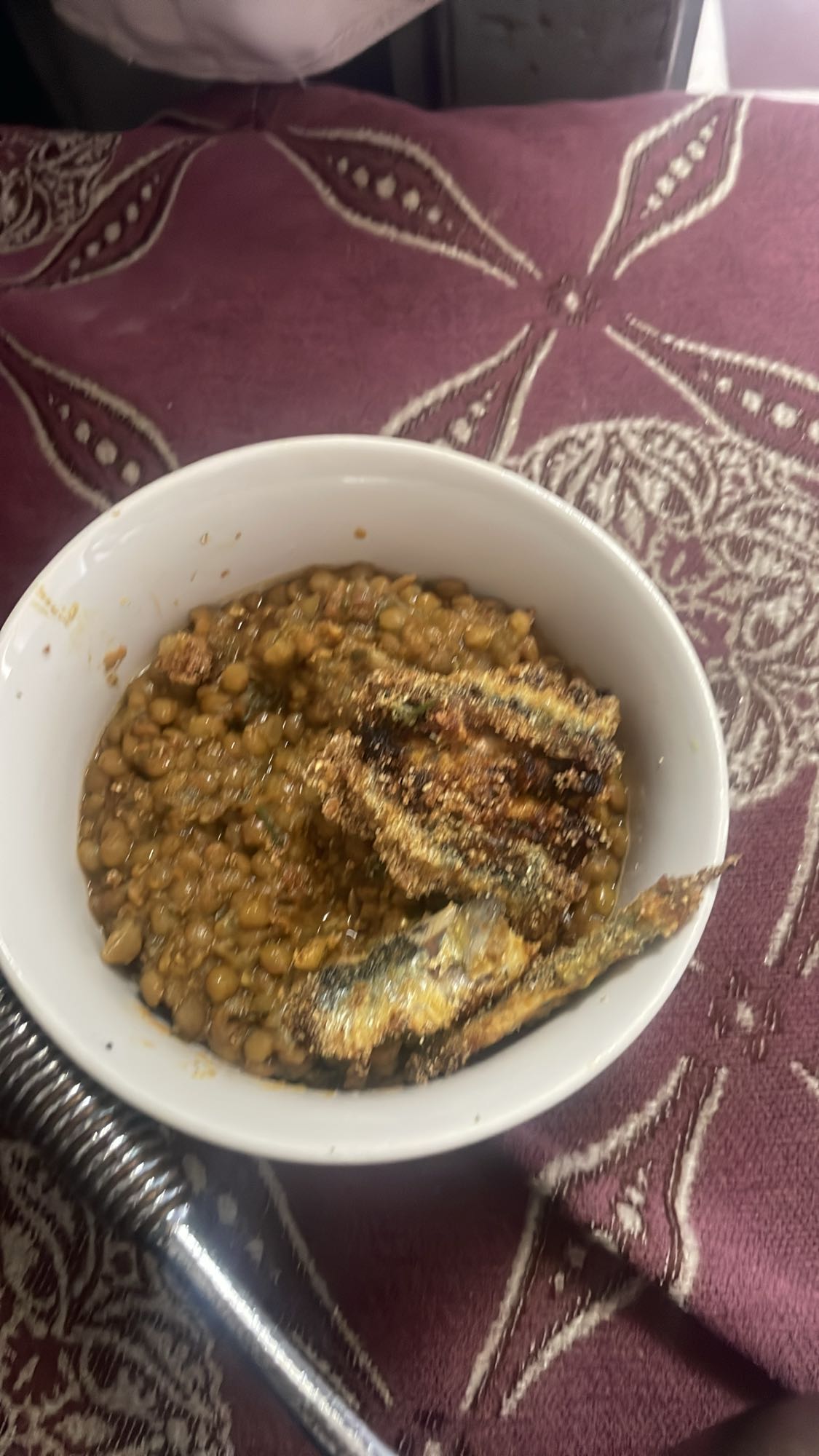 Lentilles et poisson frit