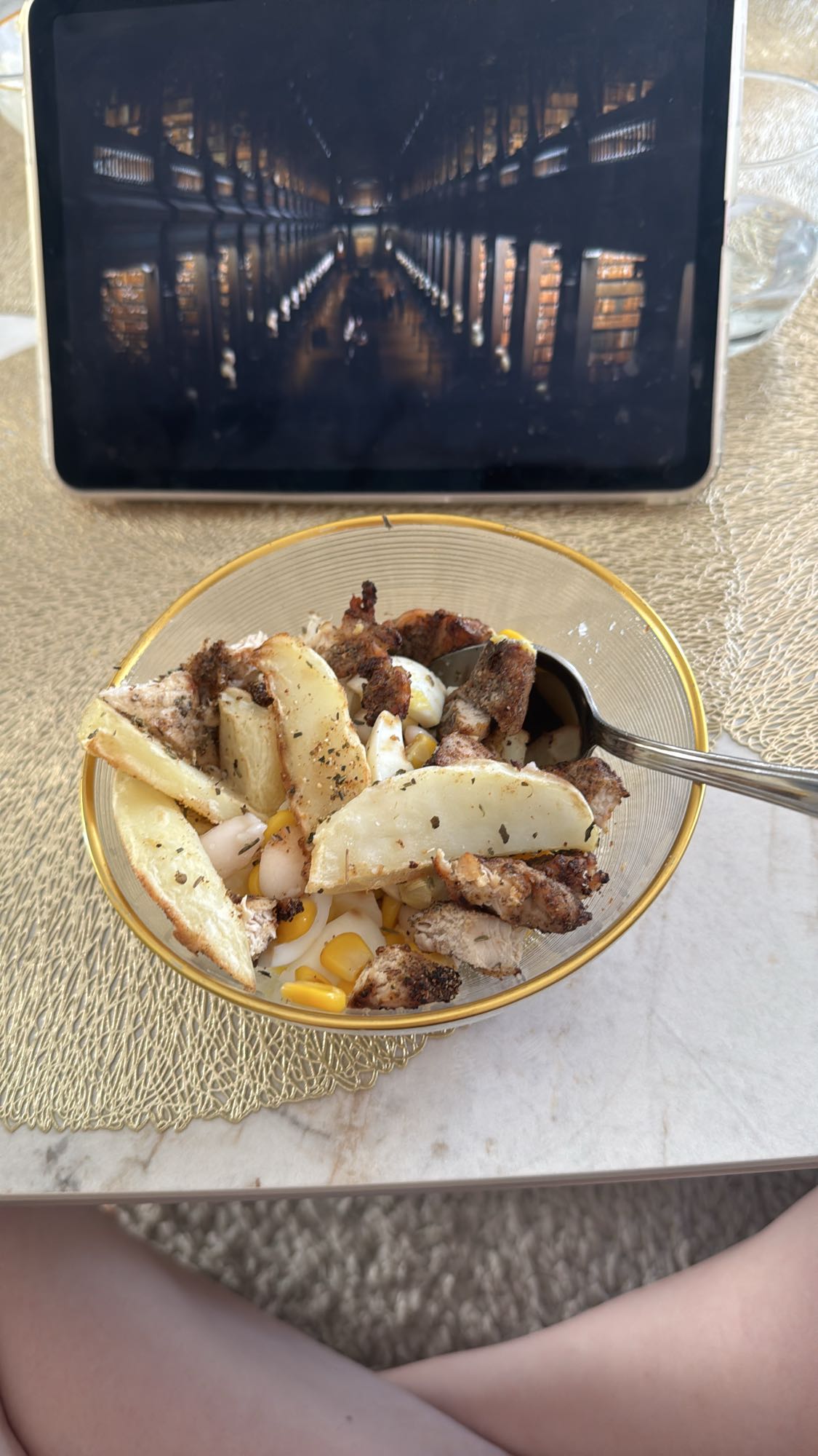 курица с картофелем и кукурузой