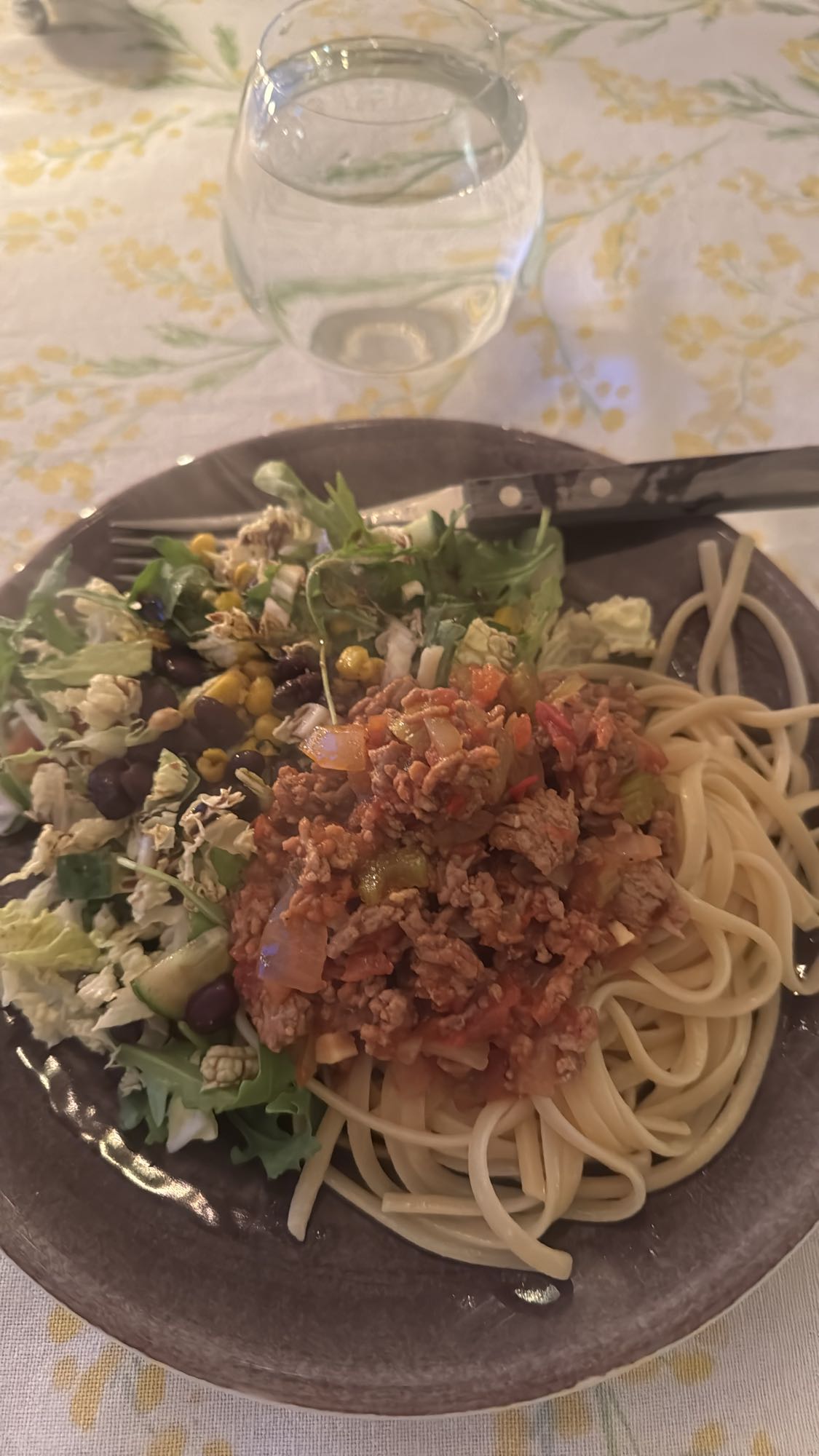 Pasta med köttfärssås & sallad