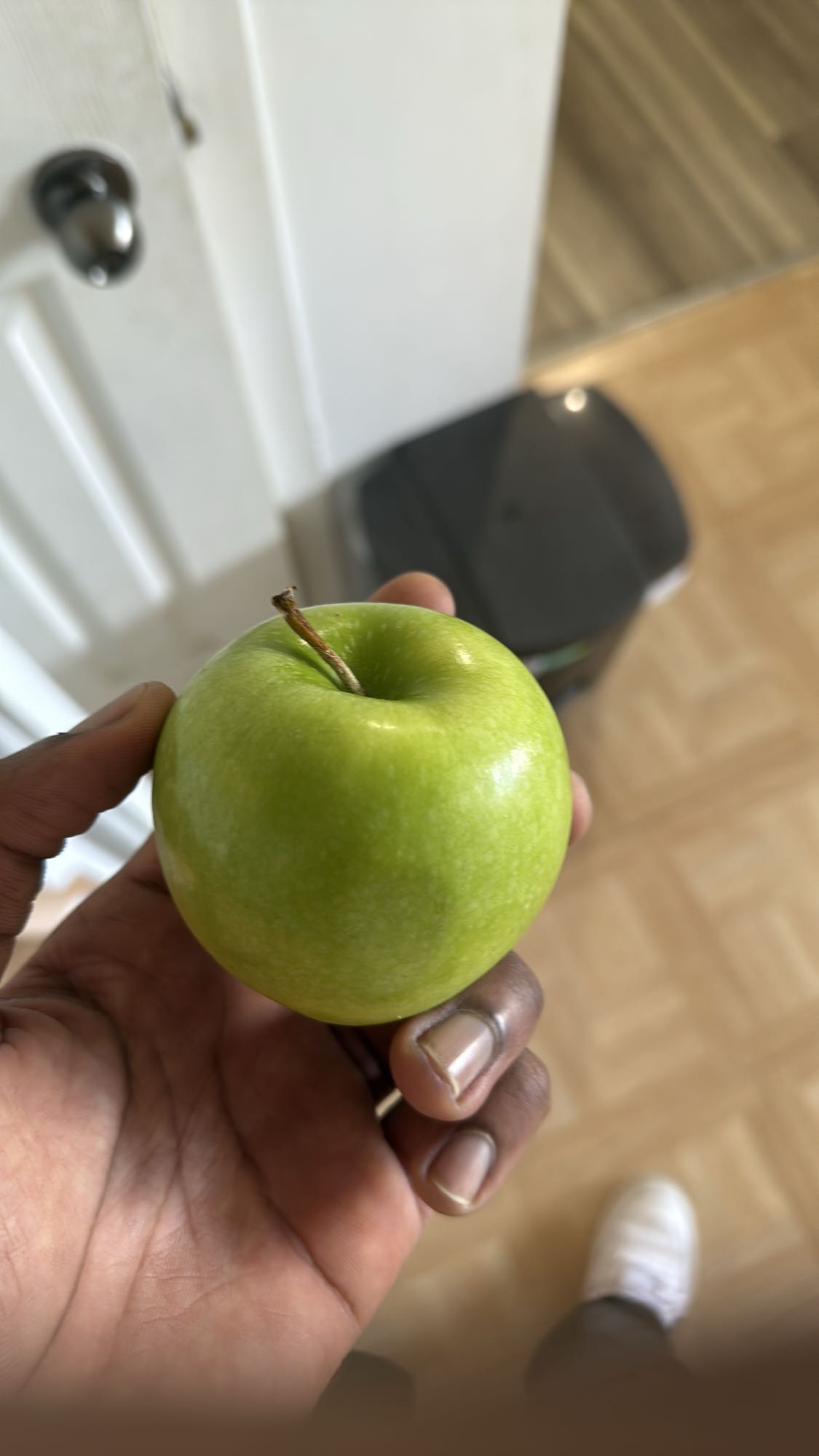 Pomme verte entière