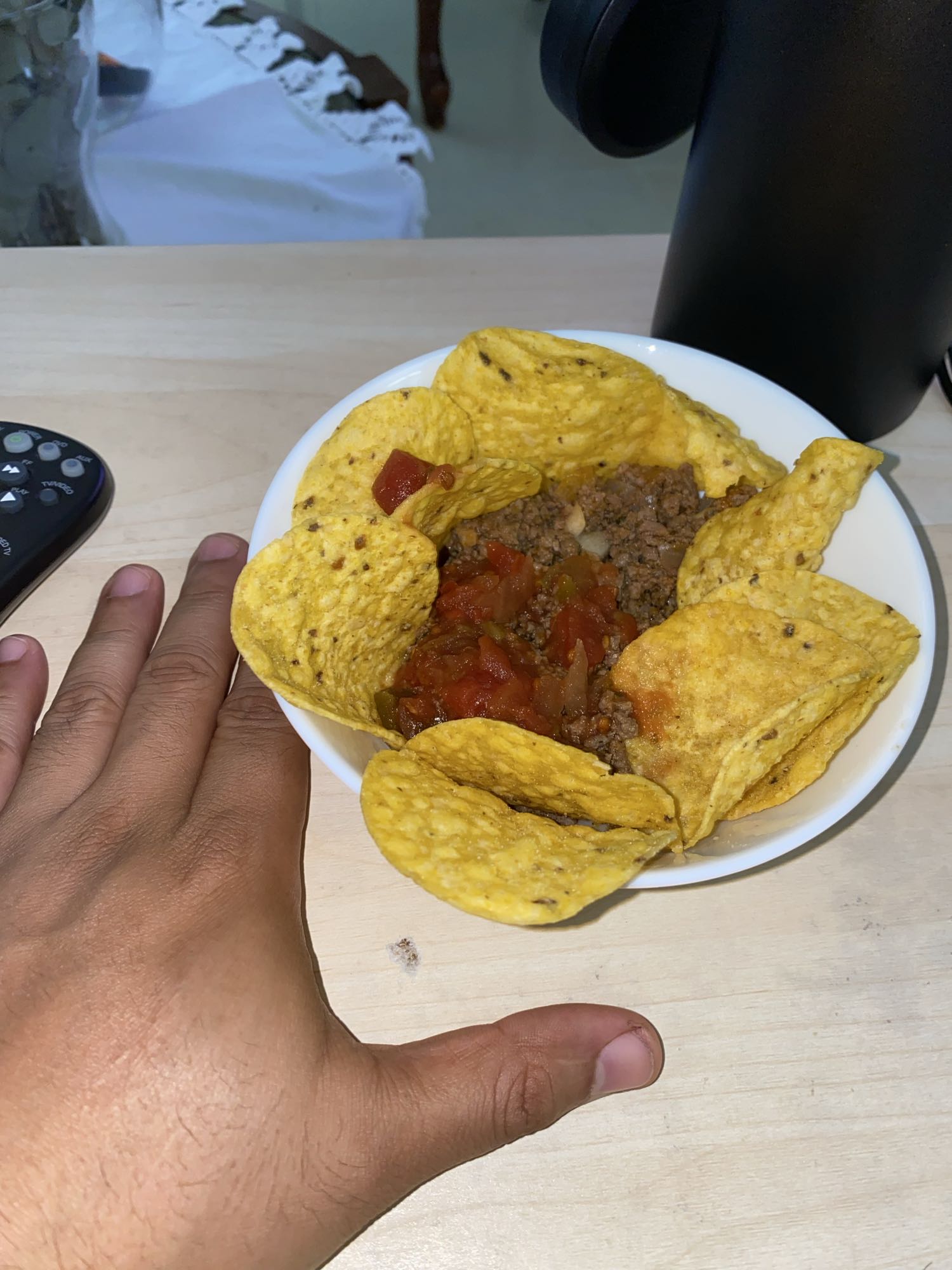 Nachos con carne y salsa