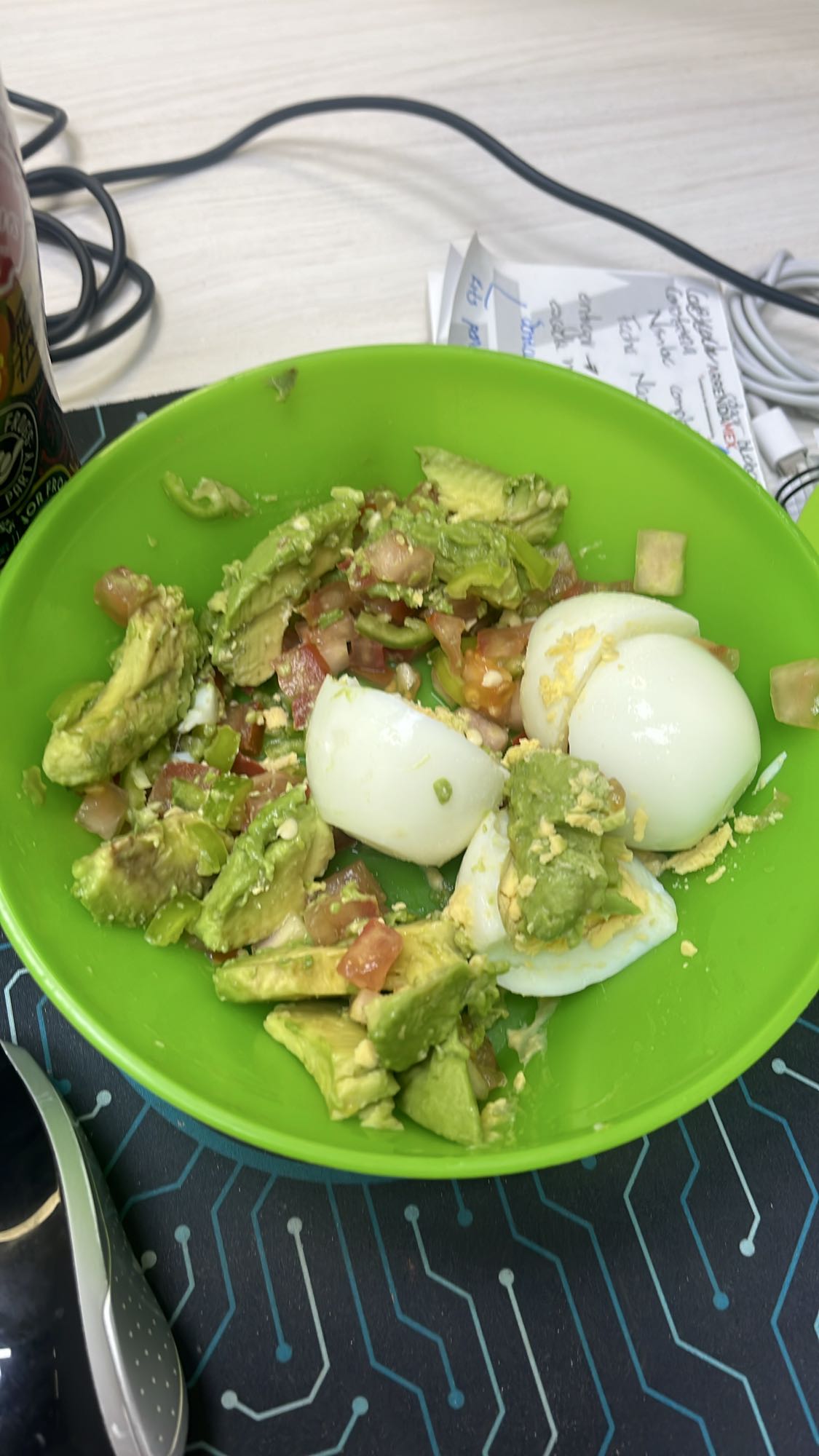 Ensalada de huevo y aguacate