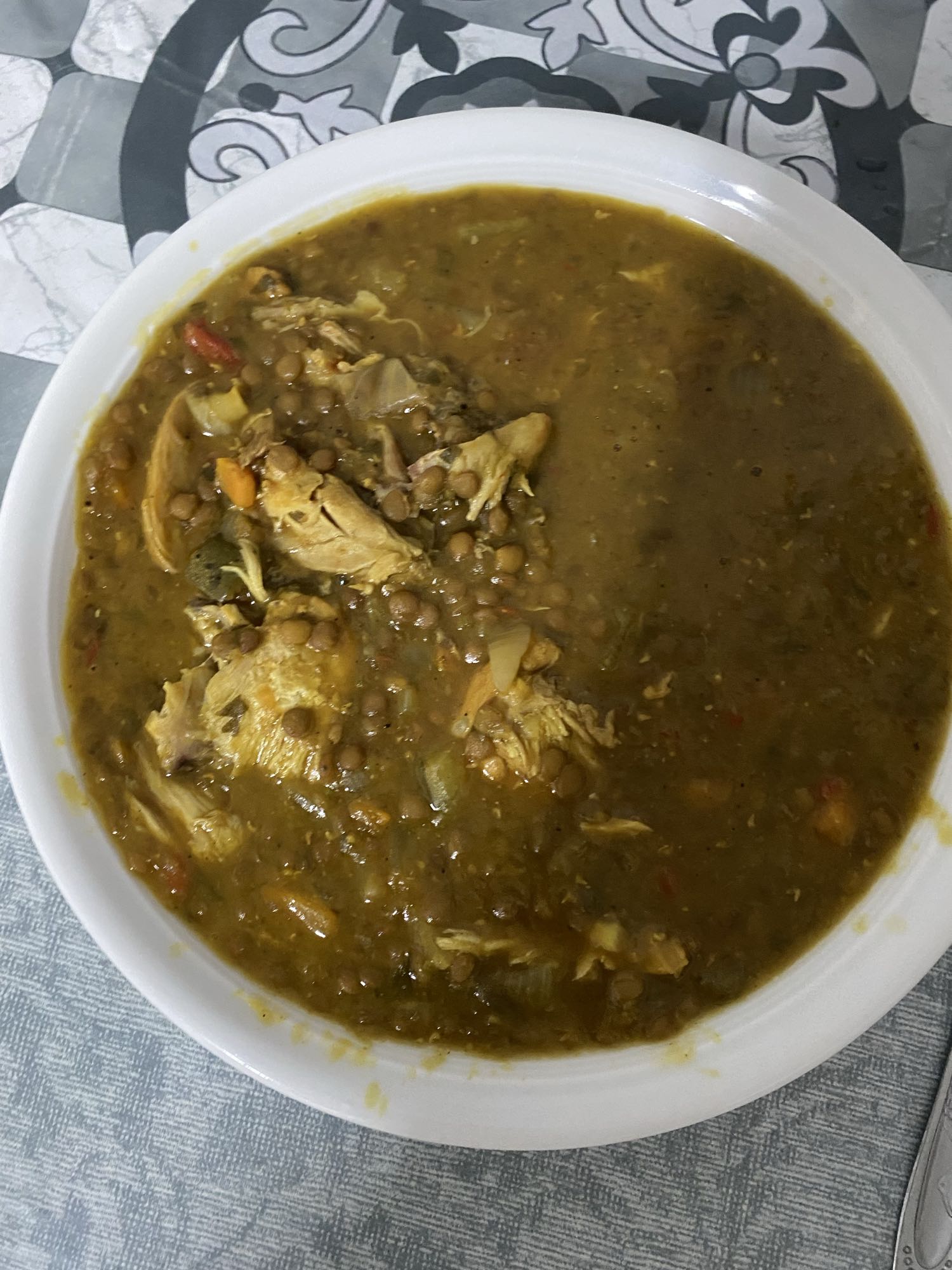 Sopa de lentejas con pollo