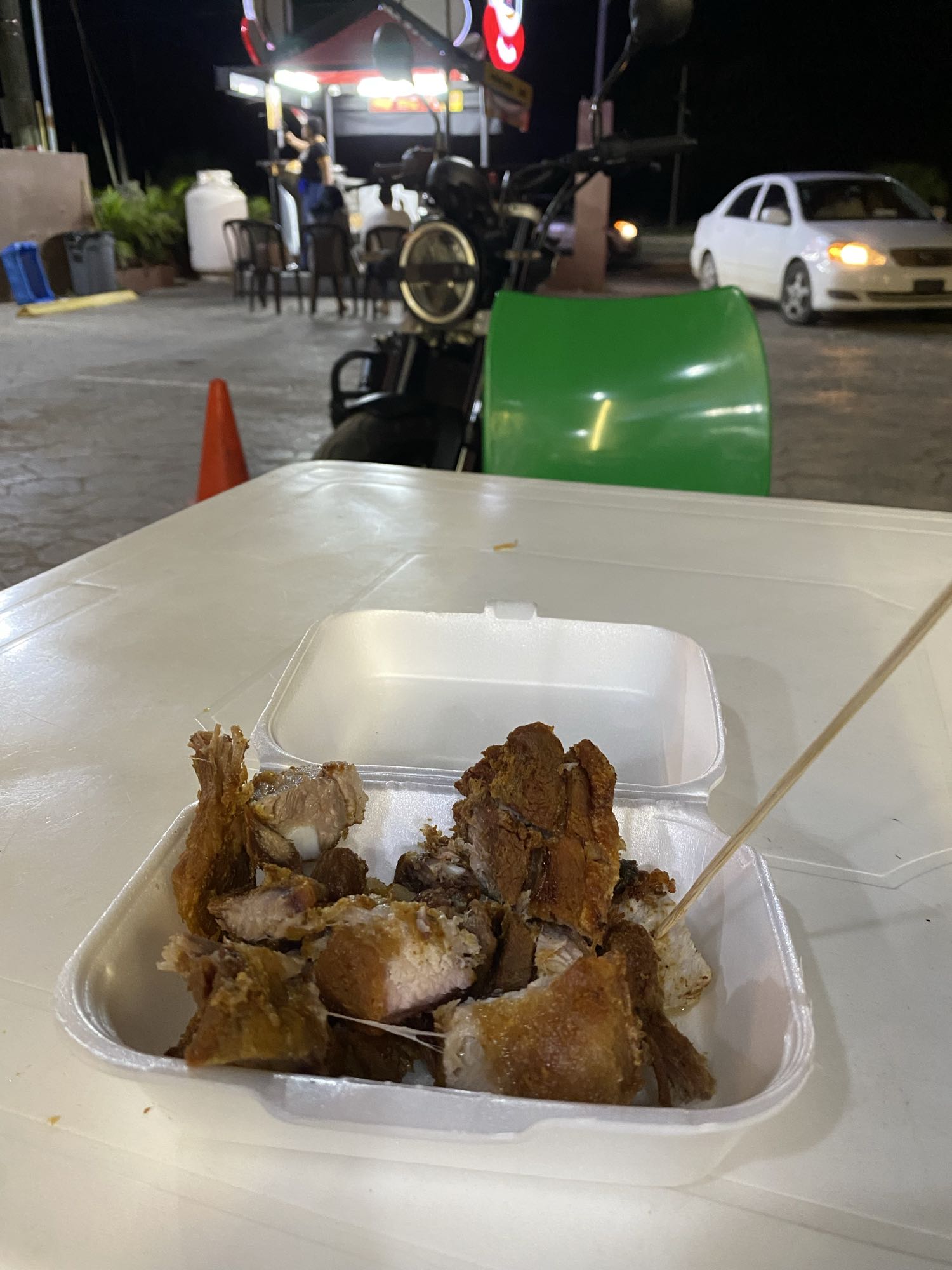 Chicharrón de cerdo frito