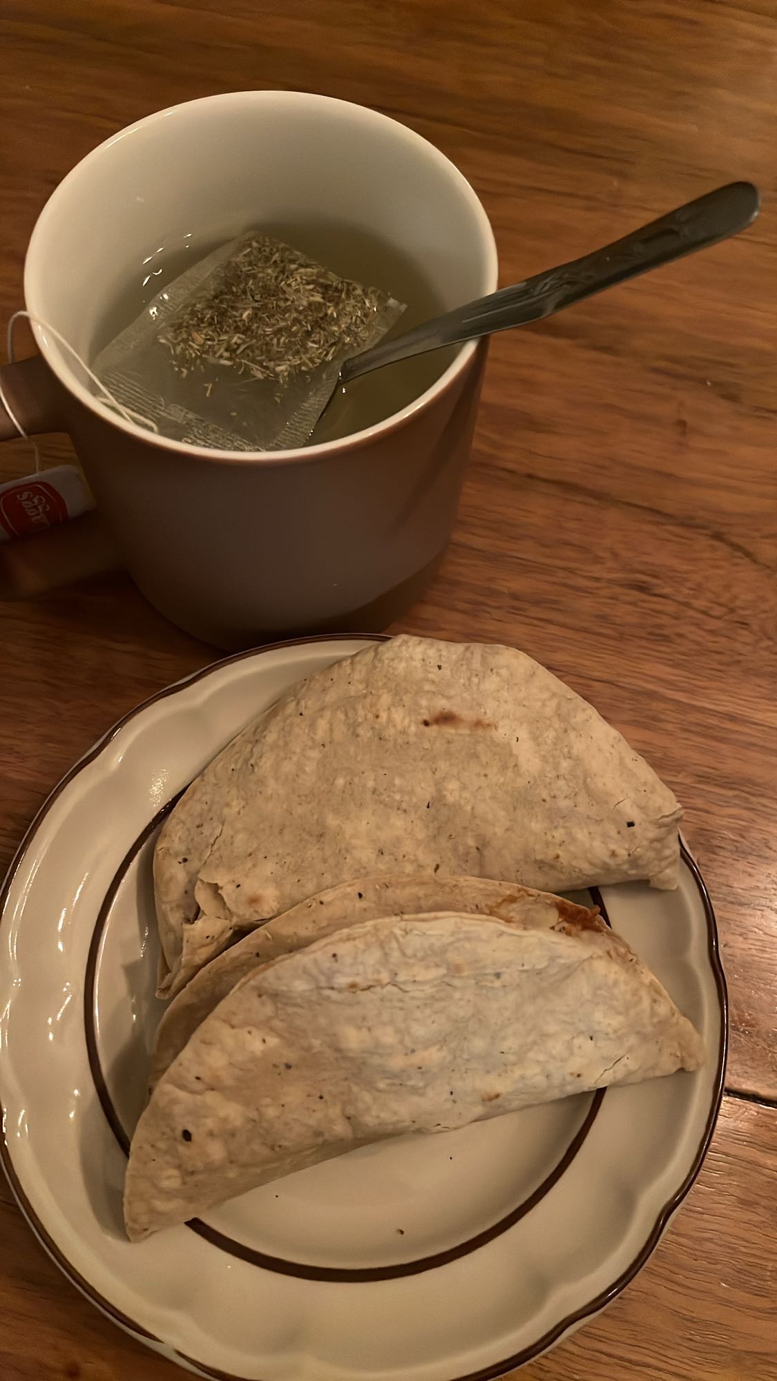 Tacos de tortilla y té