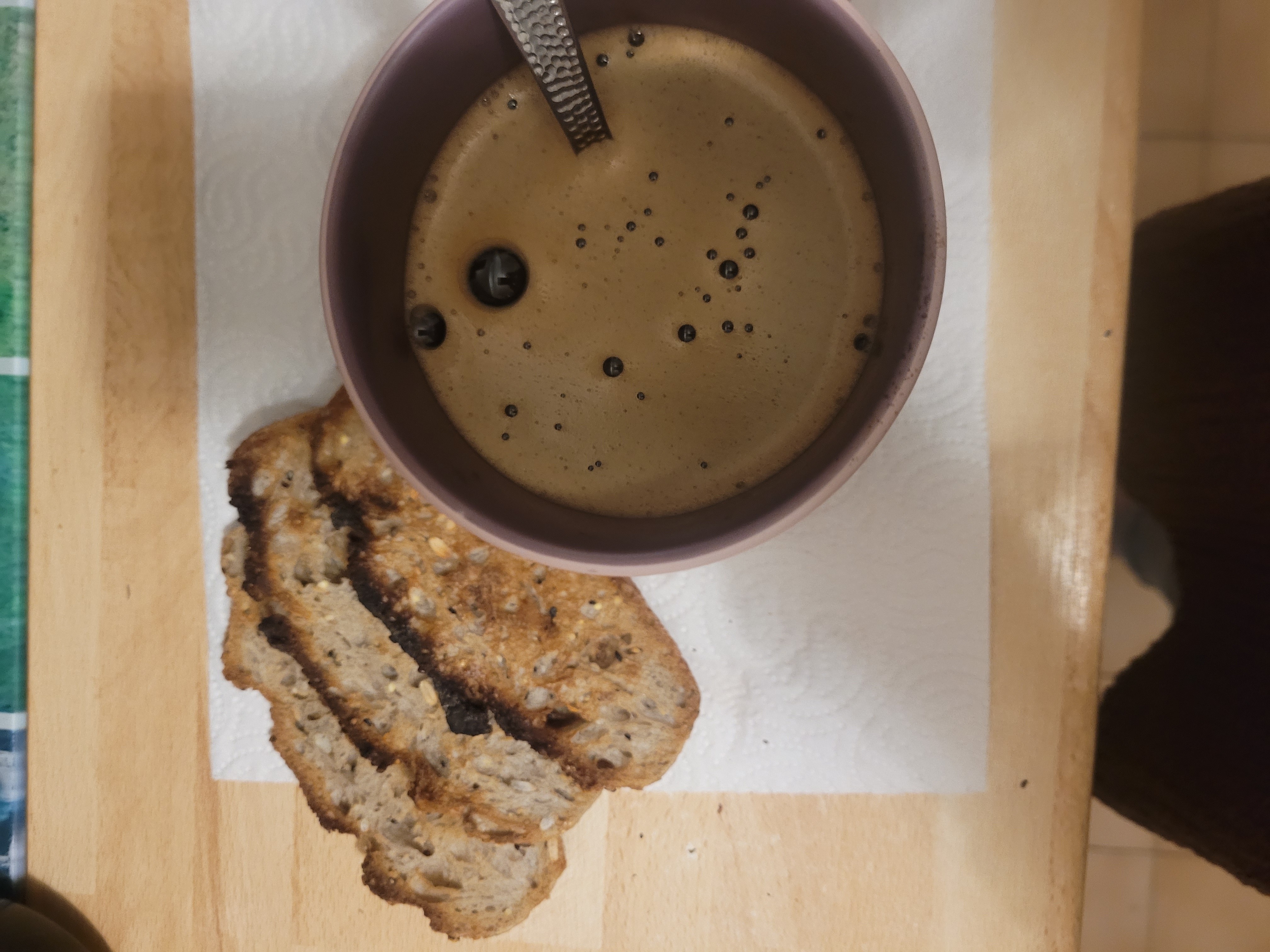 Café et pain aux céréales