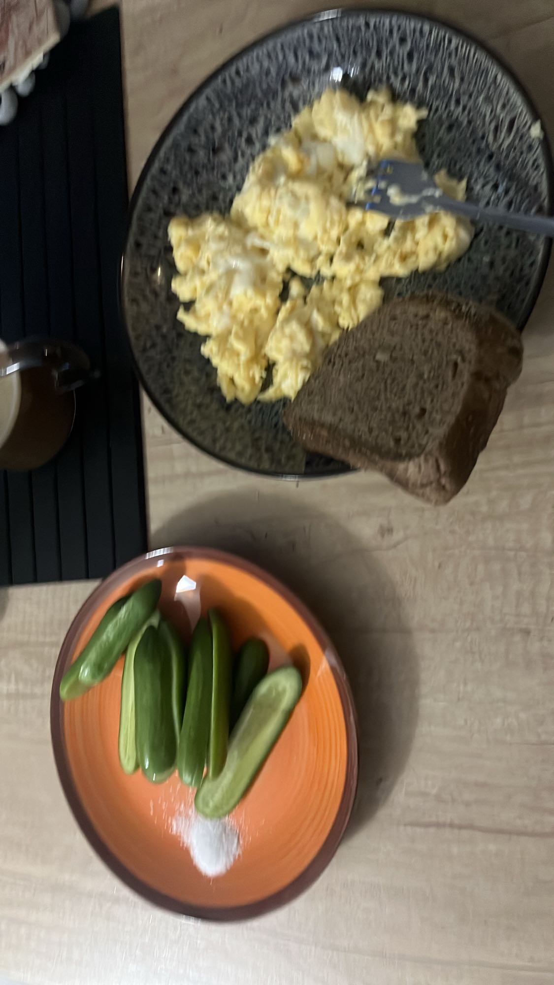 Mic dejun cu ouă și pâine