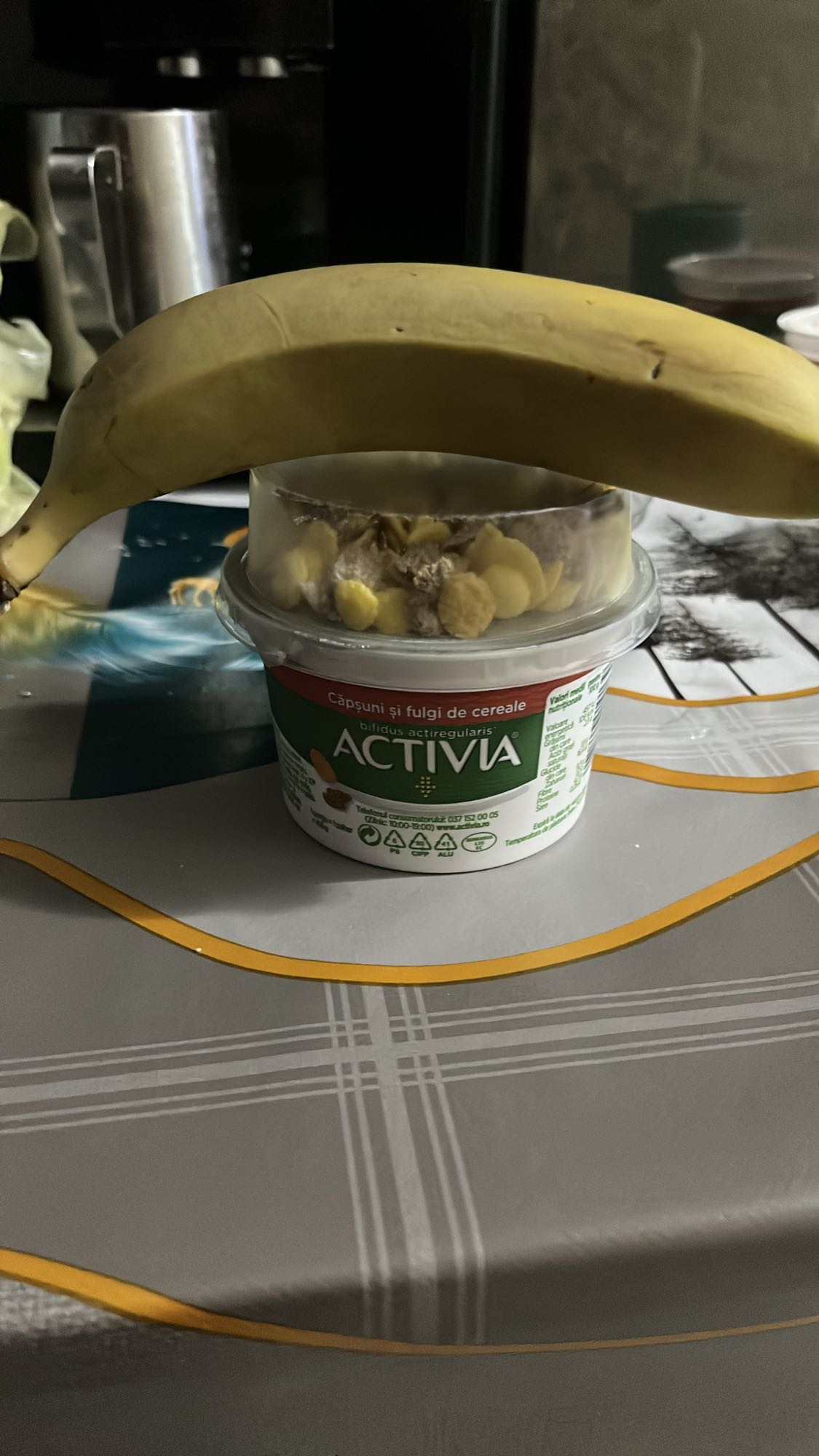Iaurt cu cereale și banană