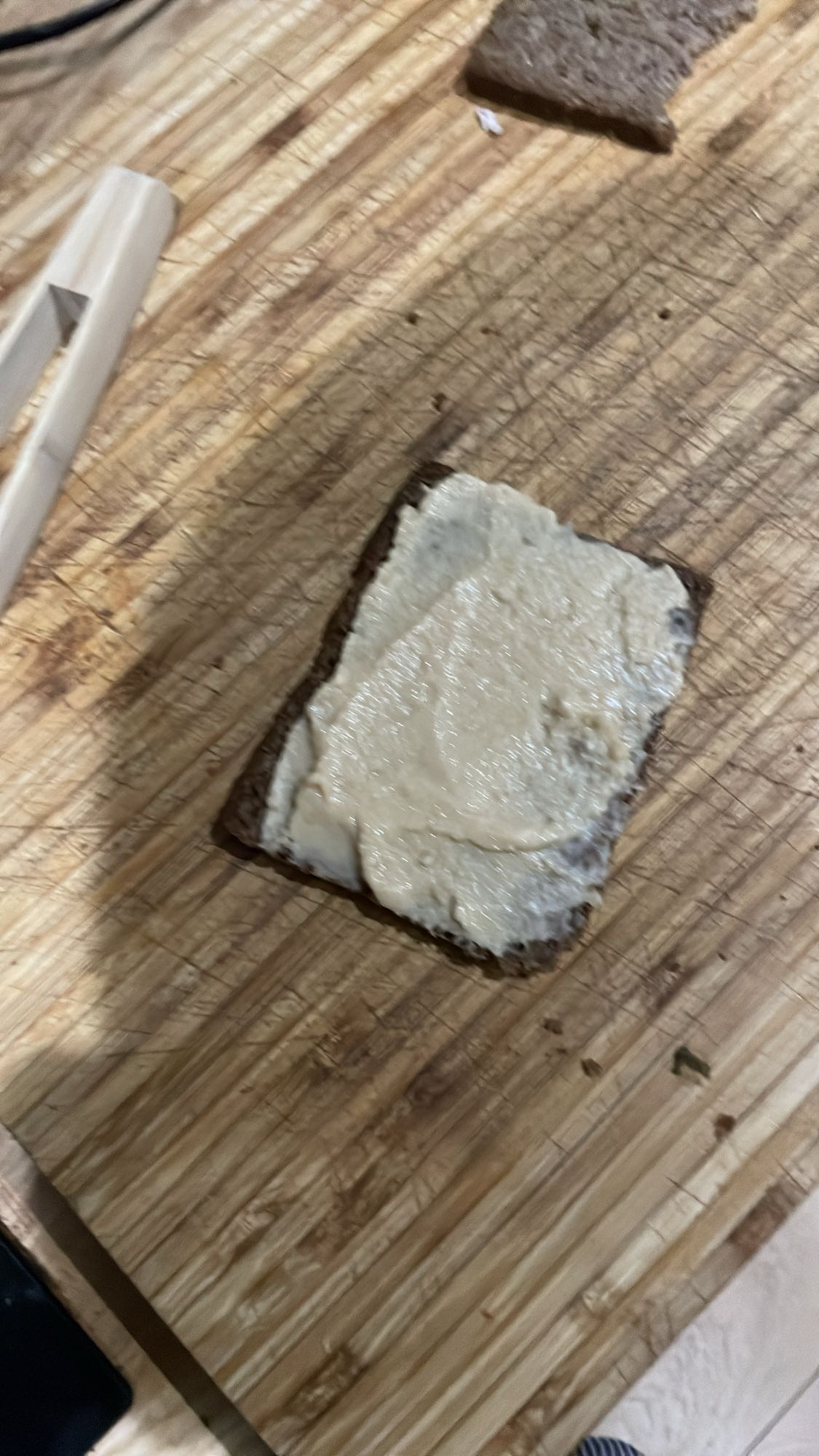 Tartine pain complet houmous