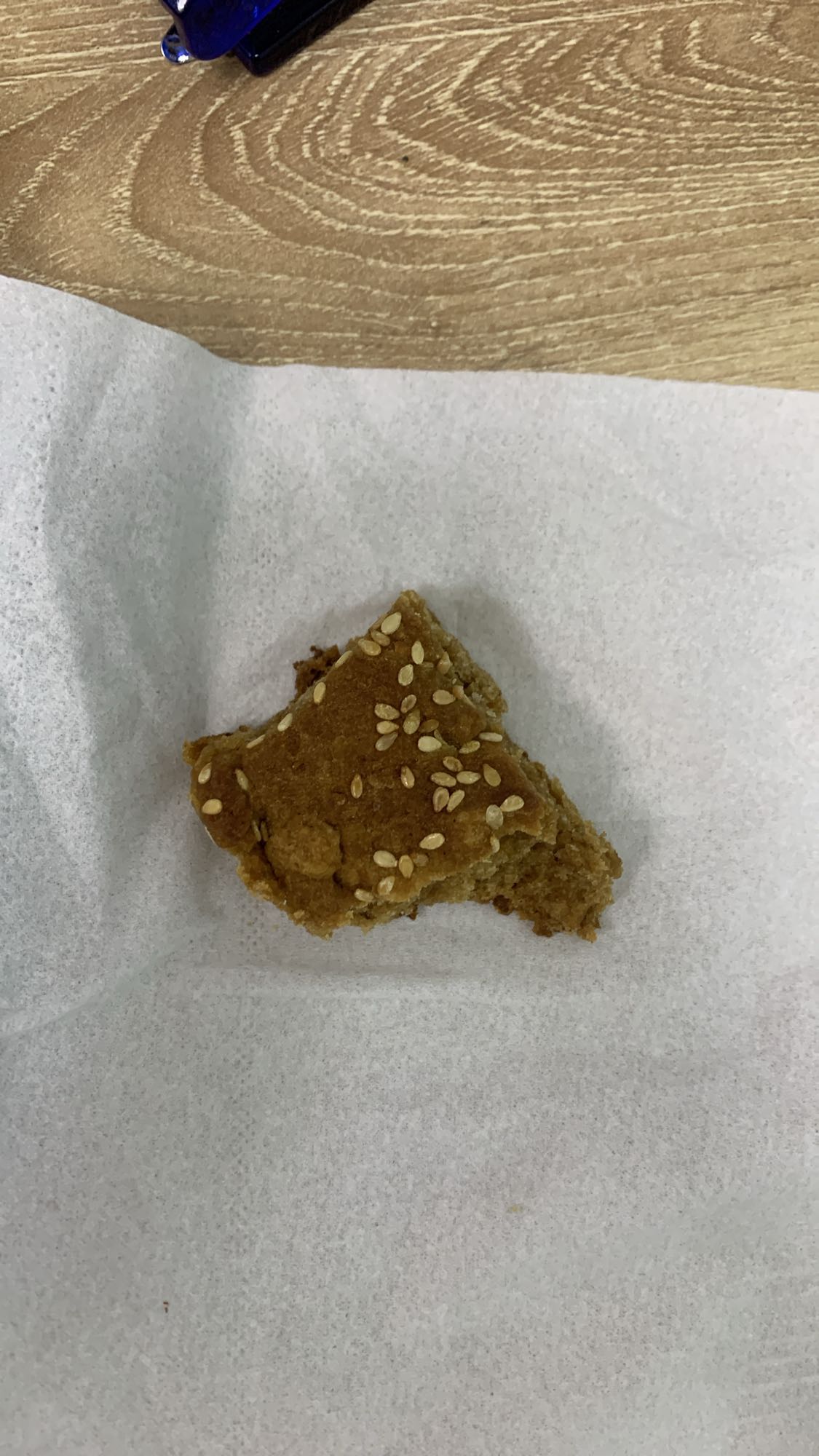 Sesame cookie piece