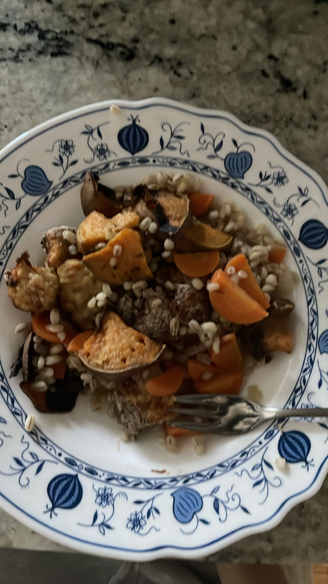 gulasz z warzywami i kaszą