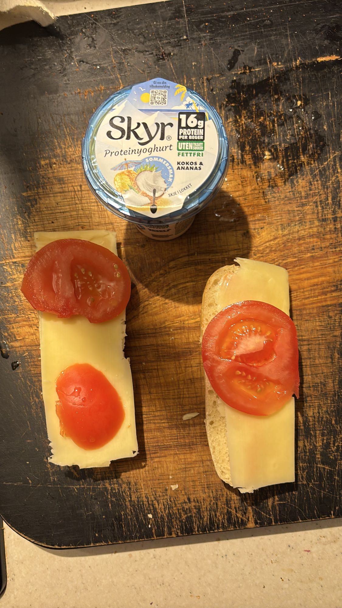 Ostesmørbrød med yoghurt