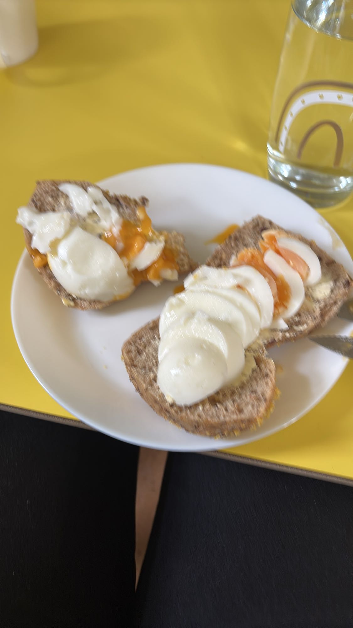 Volkorenbrood met ei