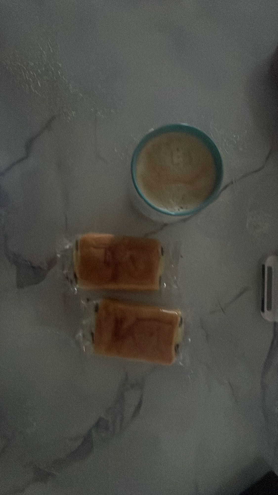 petit-déjeuner café brioches