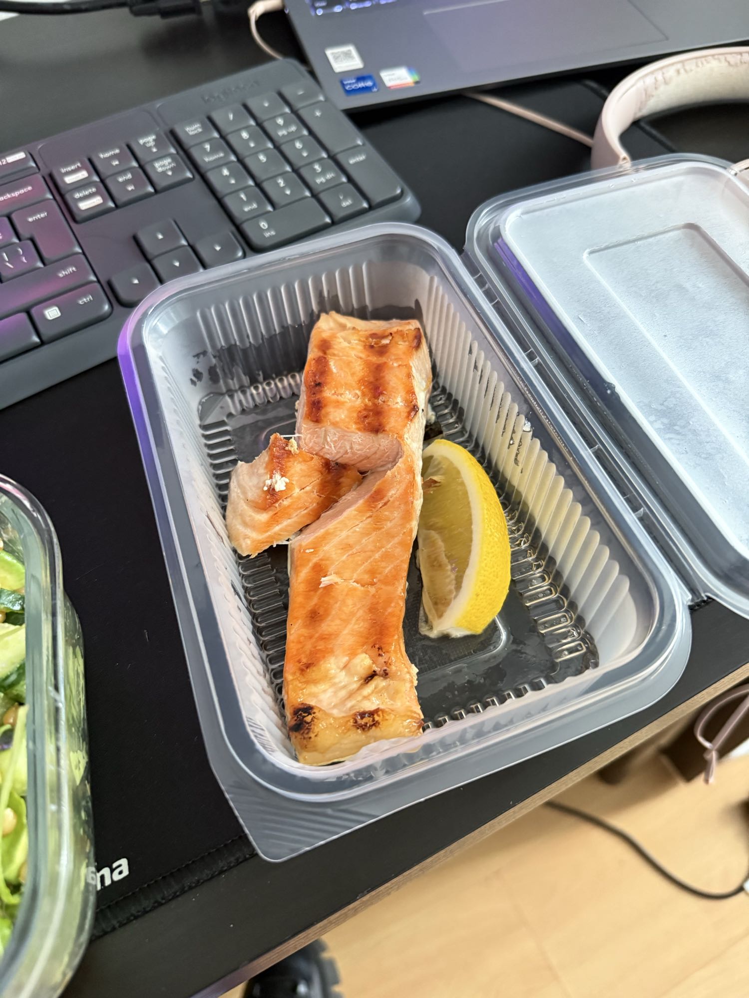 Grilled Salmon with Lemon