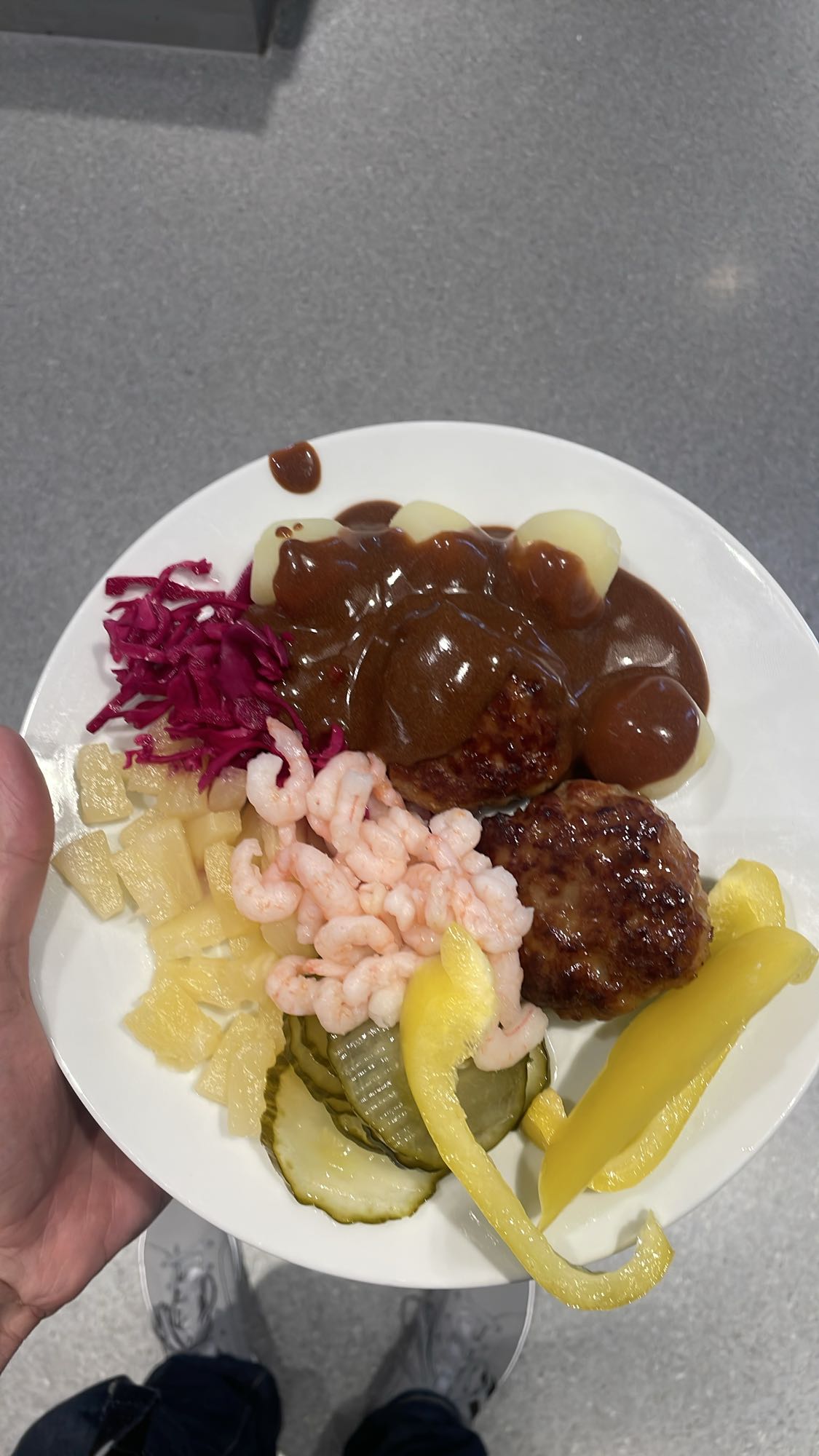Köttbullar med tillbehör