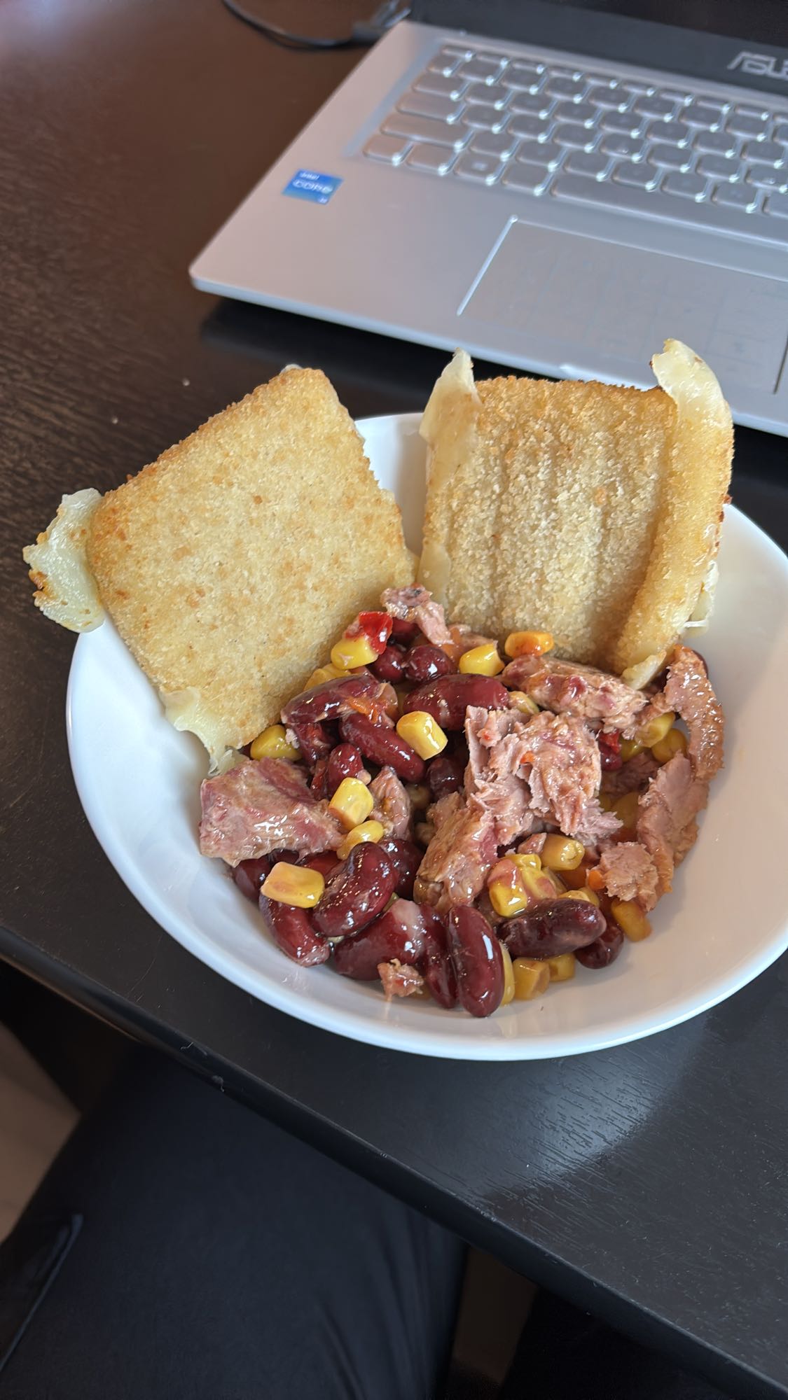 Salată cu ton și crochete