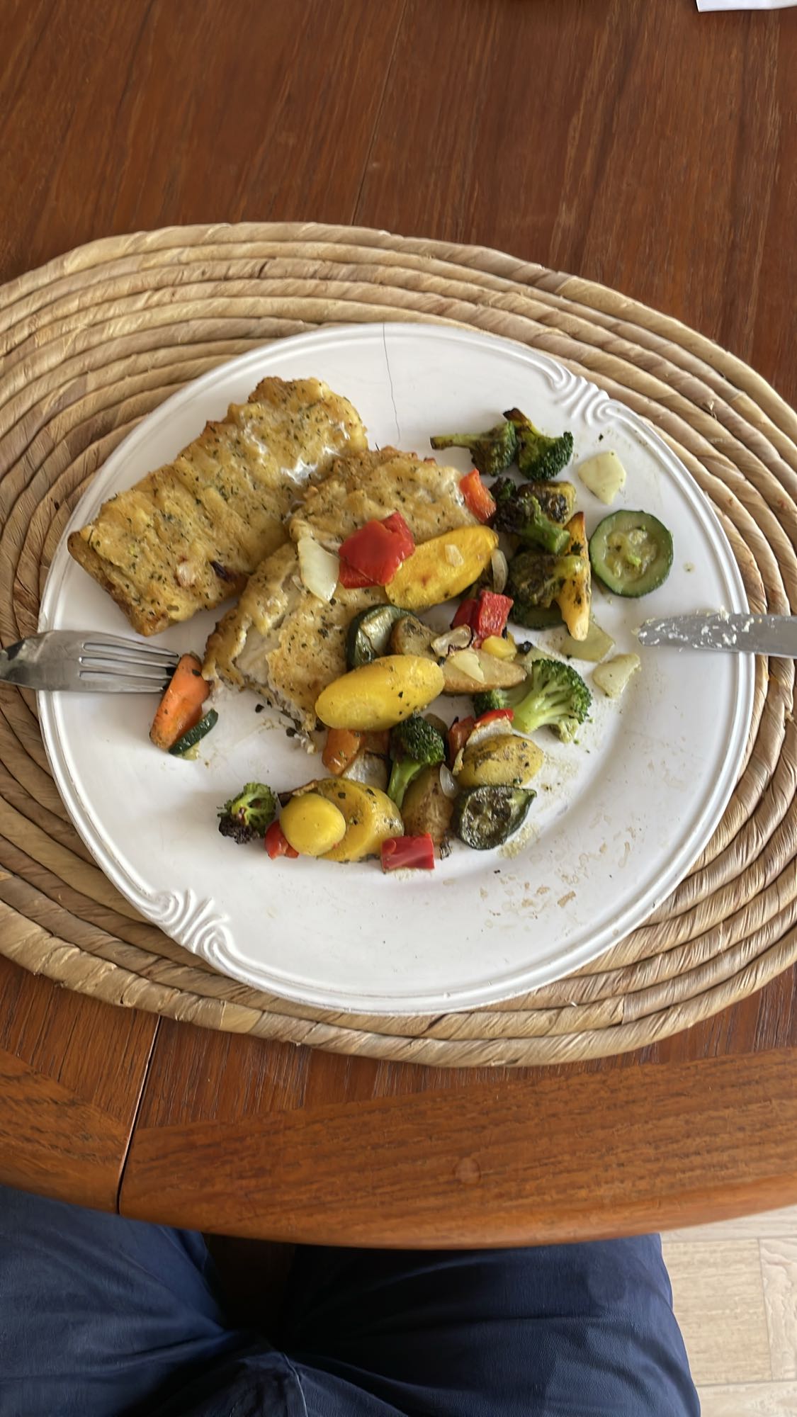 Poisson et légumes sautés