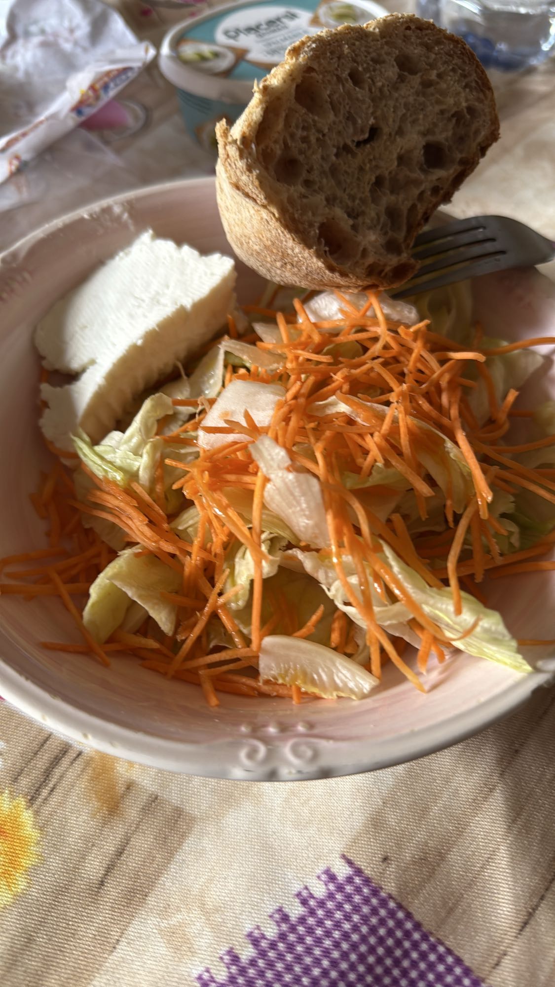 Pane e insalata fresca