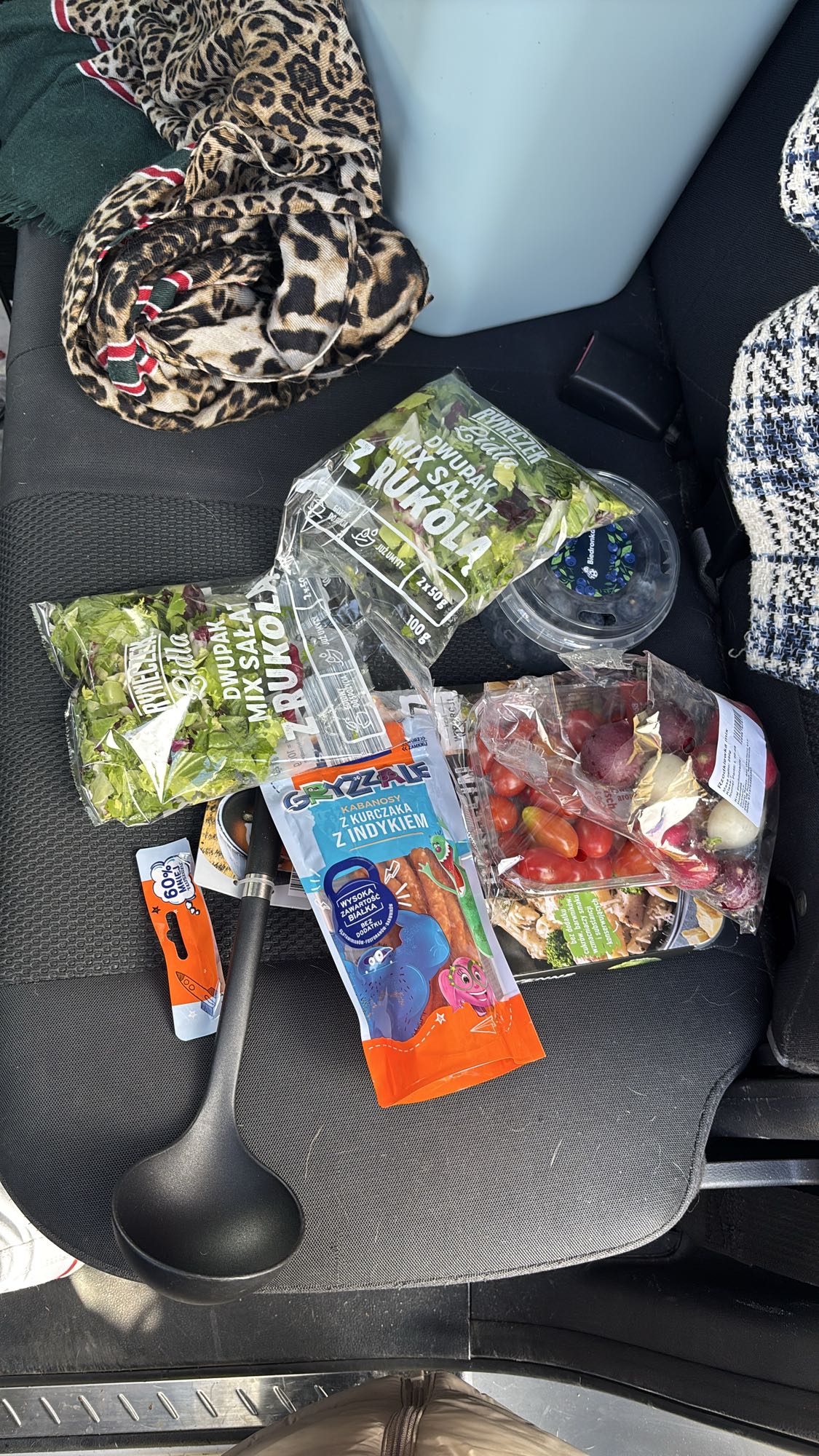 Sałatka z rukolą i kabanosem