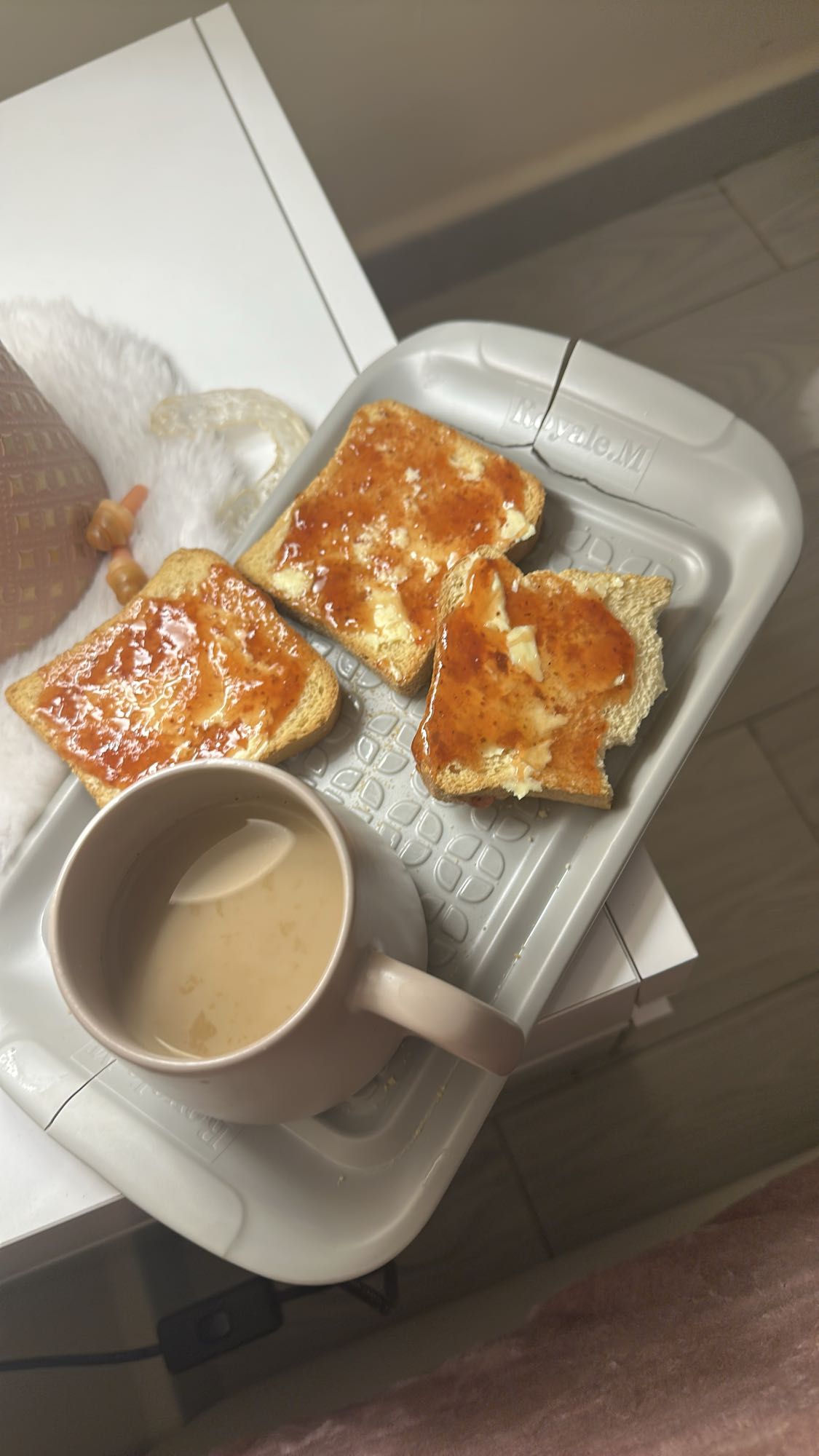 Tartines confiture et thé