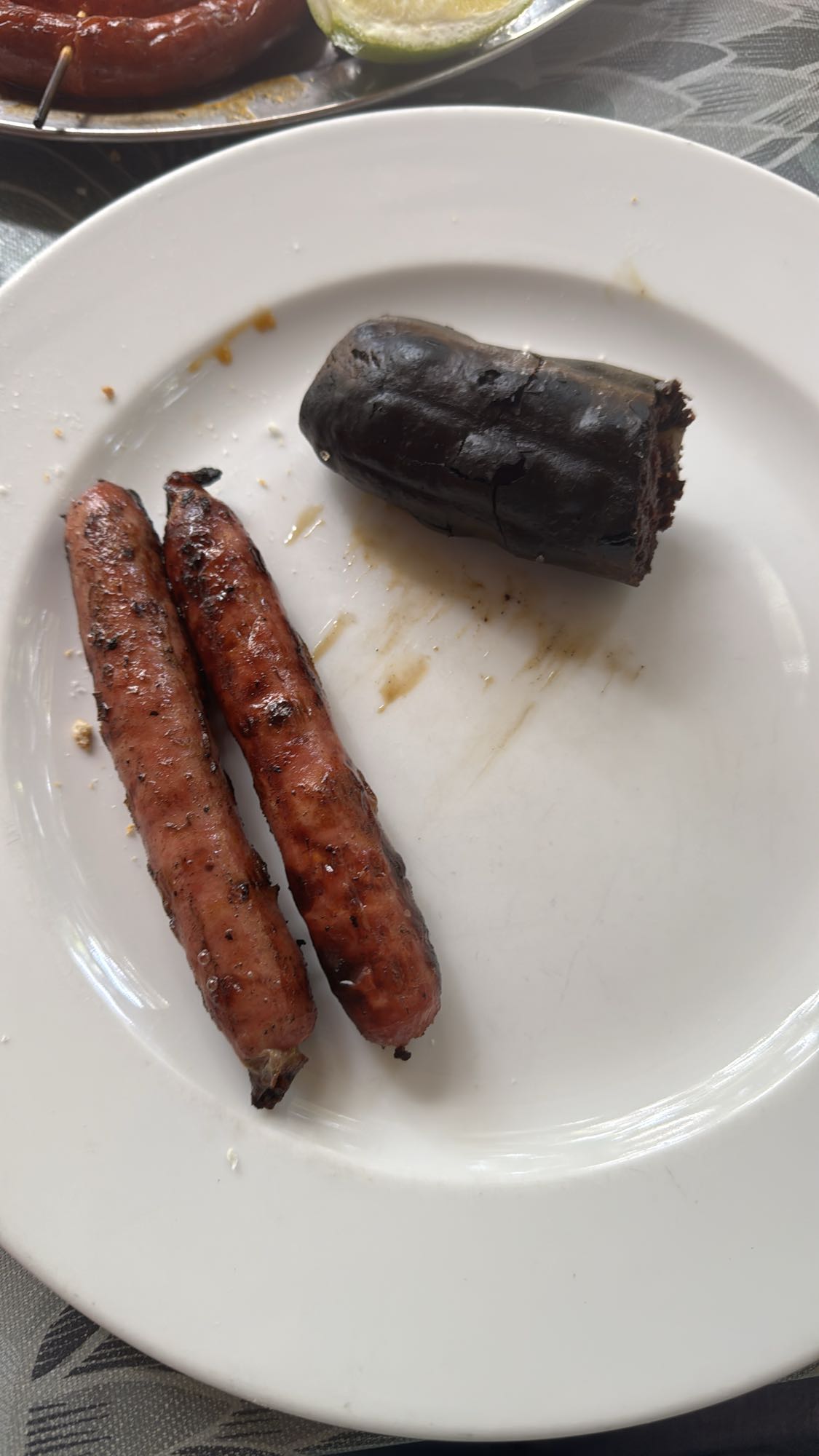 Salchichas y morcilla tinerfeña asada