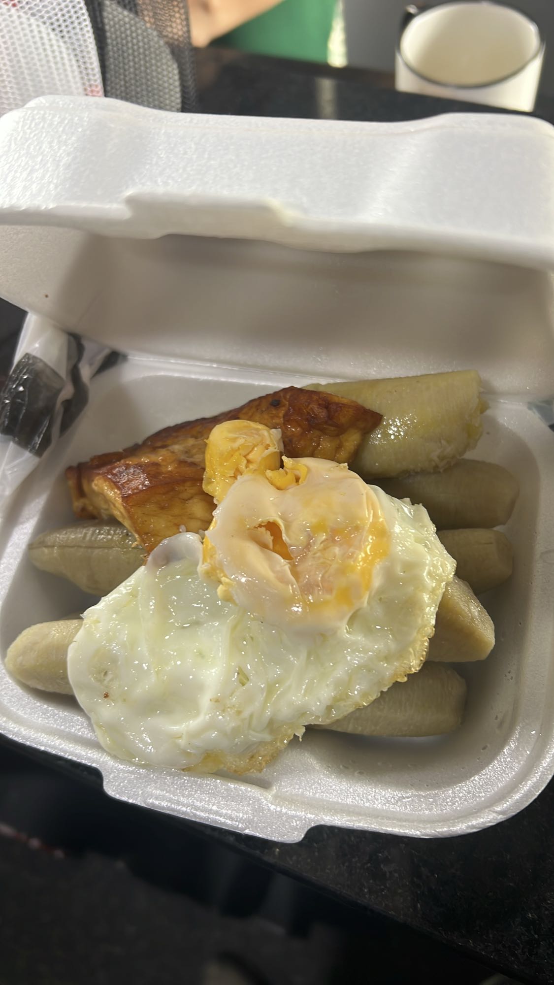 huevo, plátano y queso