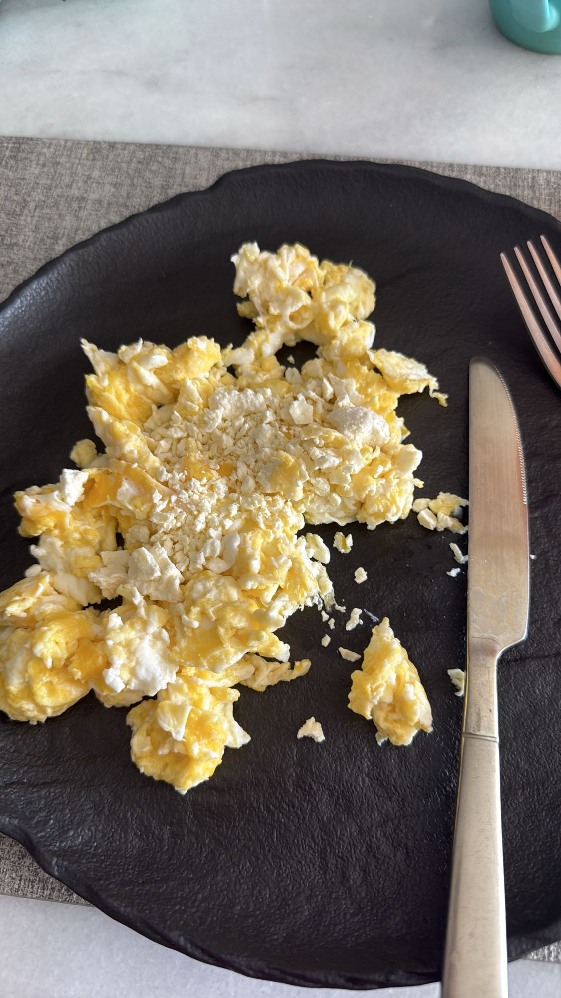 Huevos revueltos con queso