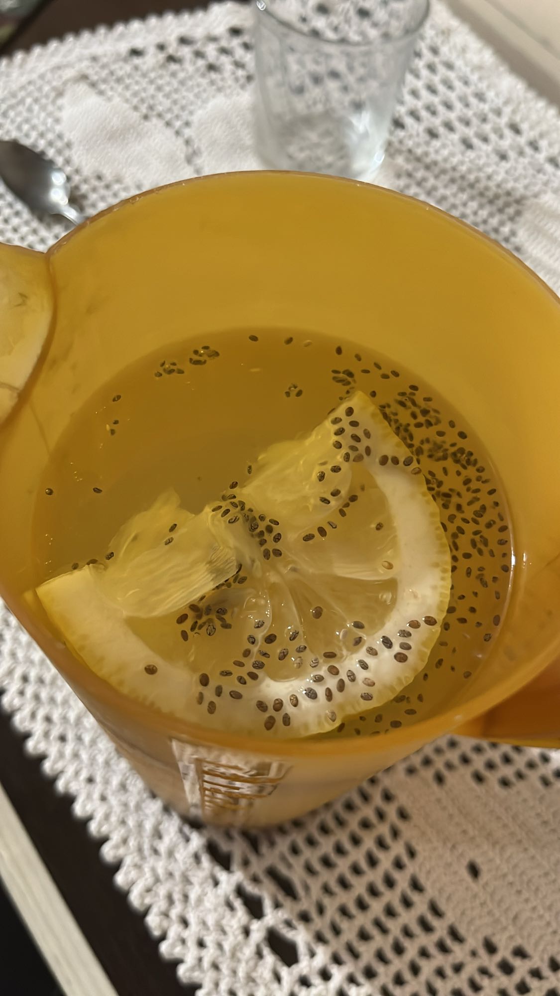 Apă cu lămâie și chia