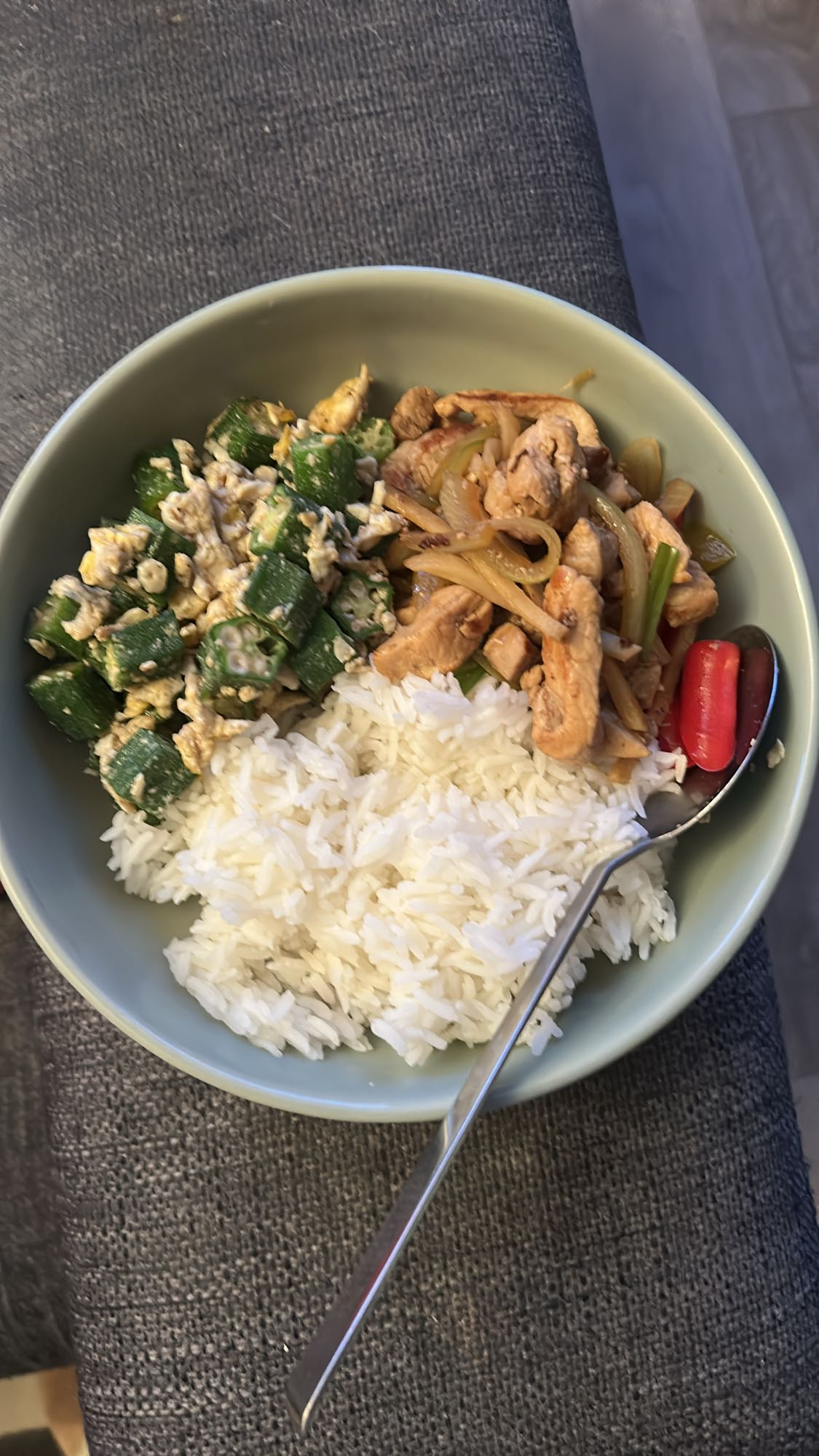 Kylling med ris og okra