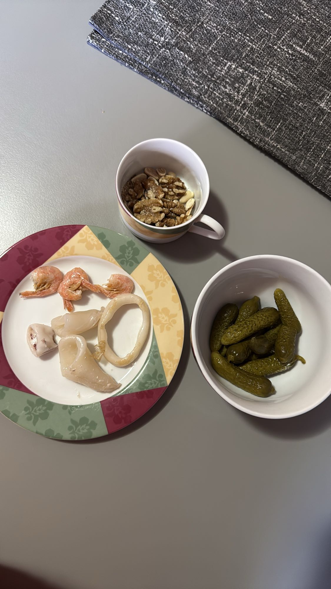 Fructe de mare, nuci și castraveți