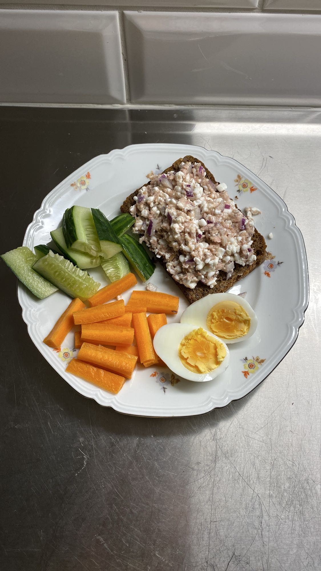 Kesomacka med grönsaker