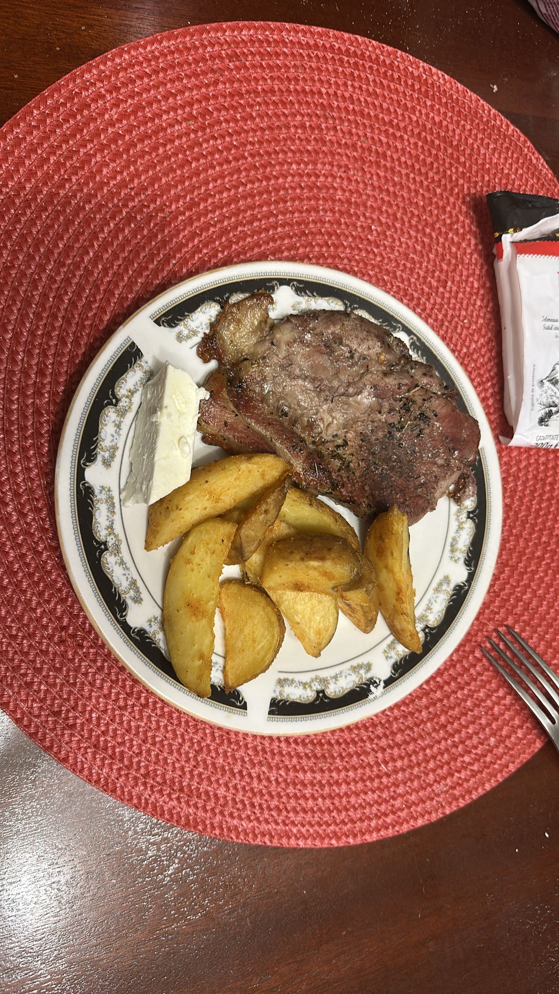 Friptură cu cartofi și brânză