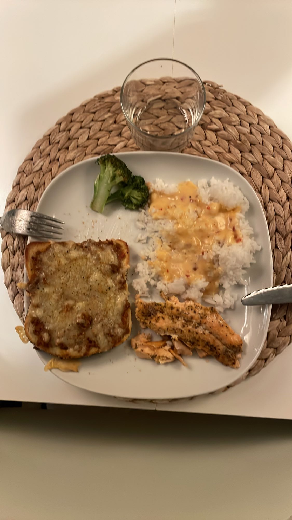 Lax, ris, gratinerad macka