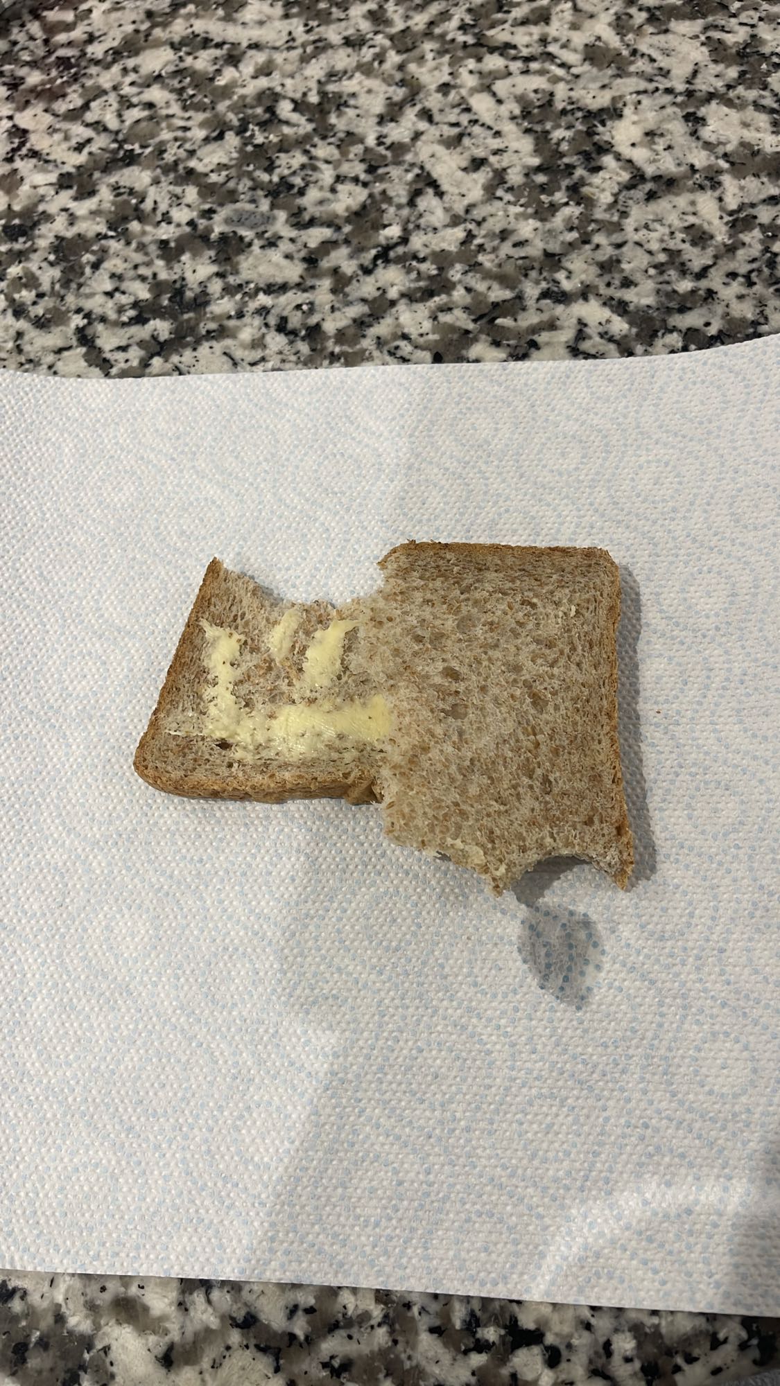 Pain complet au beurre