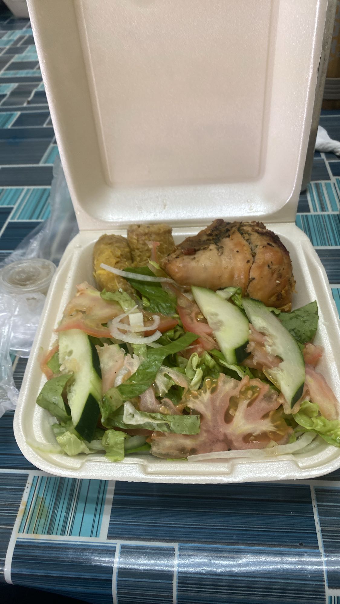 Pollo con ensalada