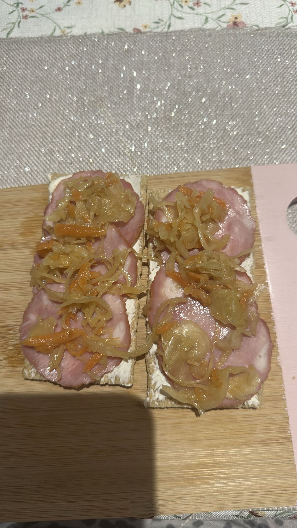 Kanapki z szynką i warzywami