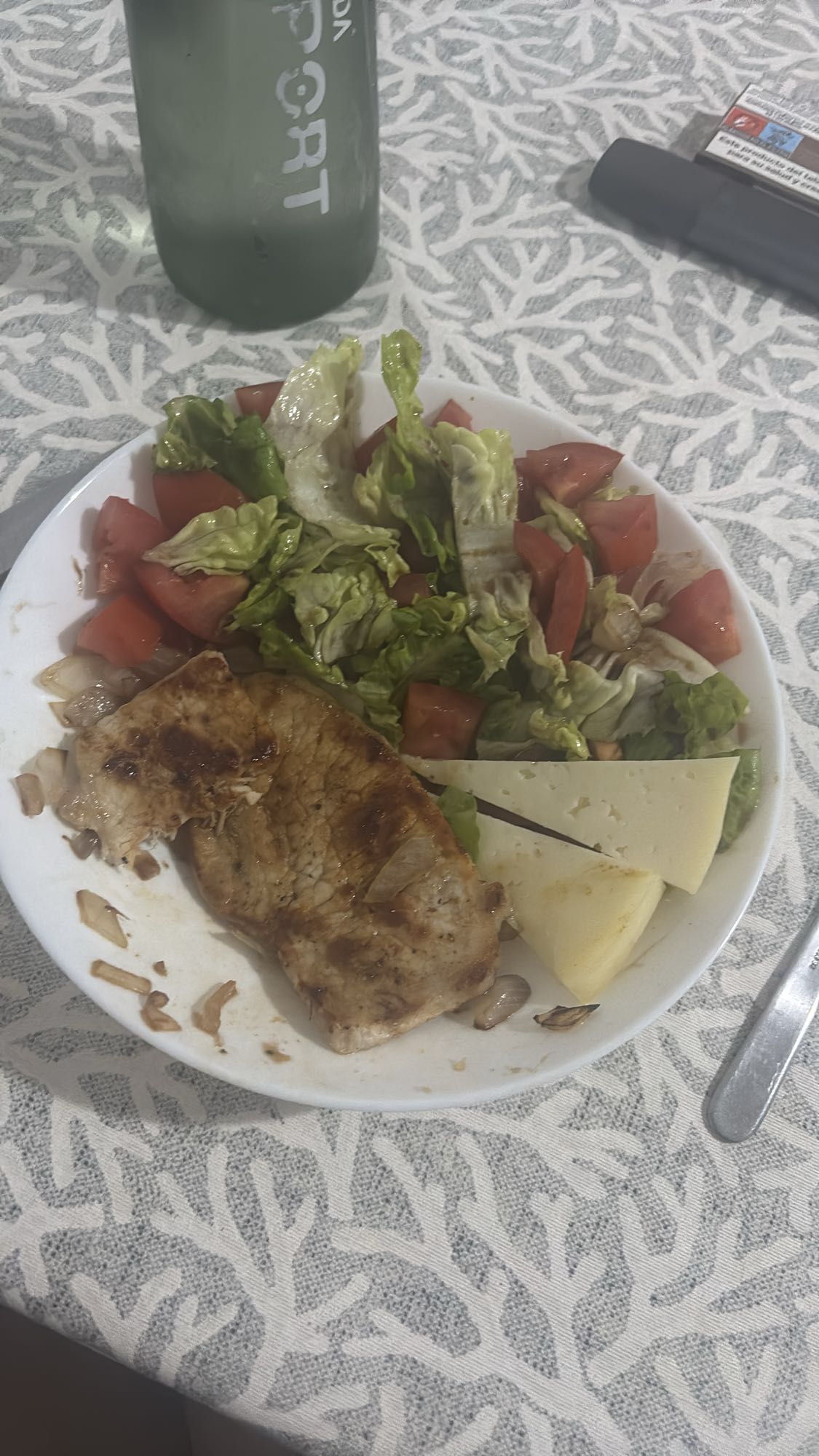 ensalada con cerdo y queso