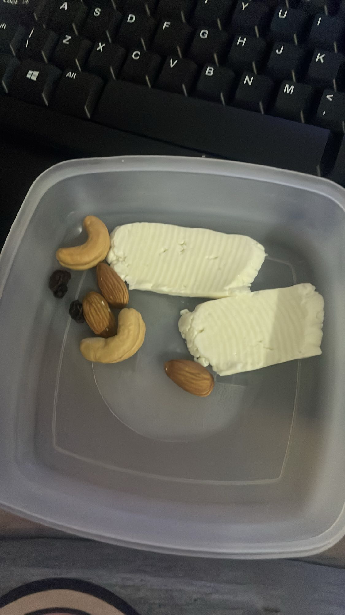 Queijo com castanhas