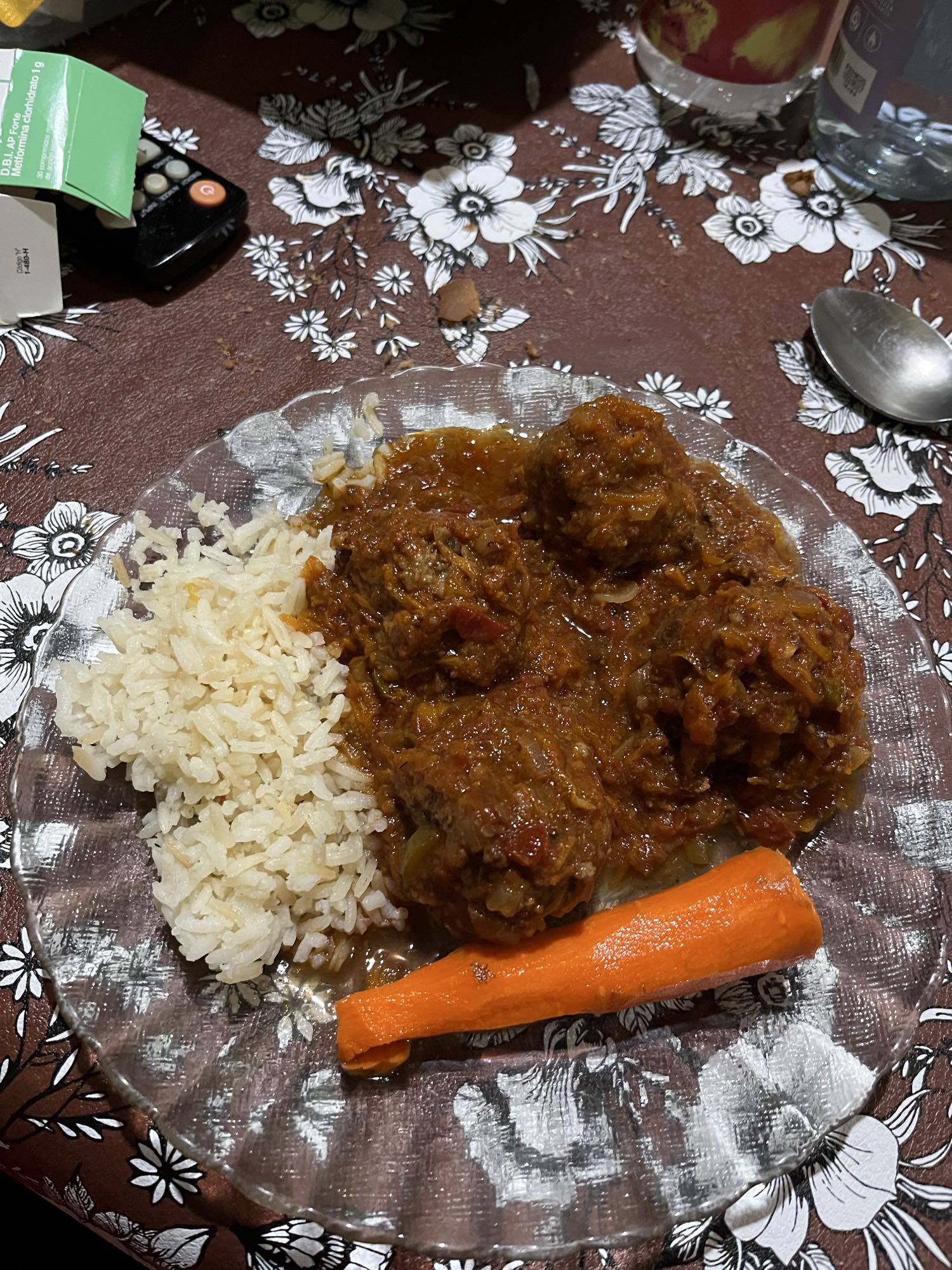 Albóndigas con arroz y zanahoria